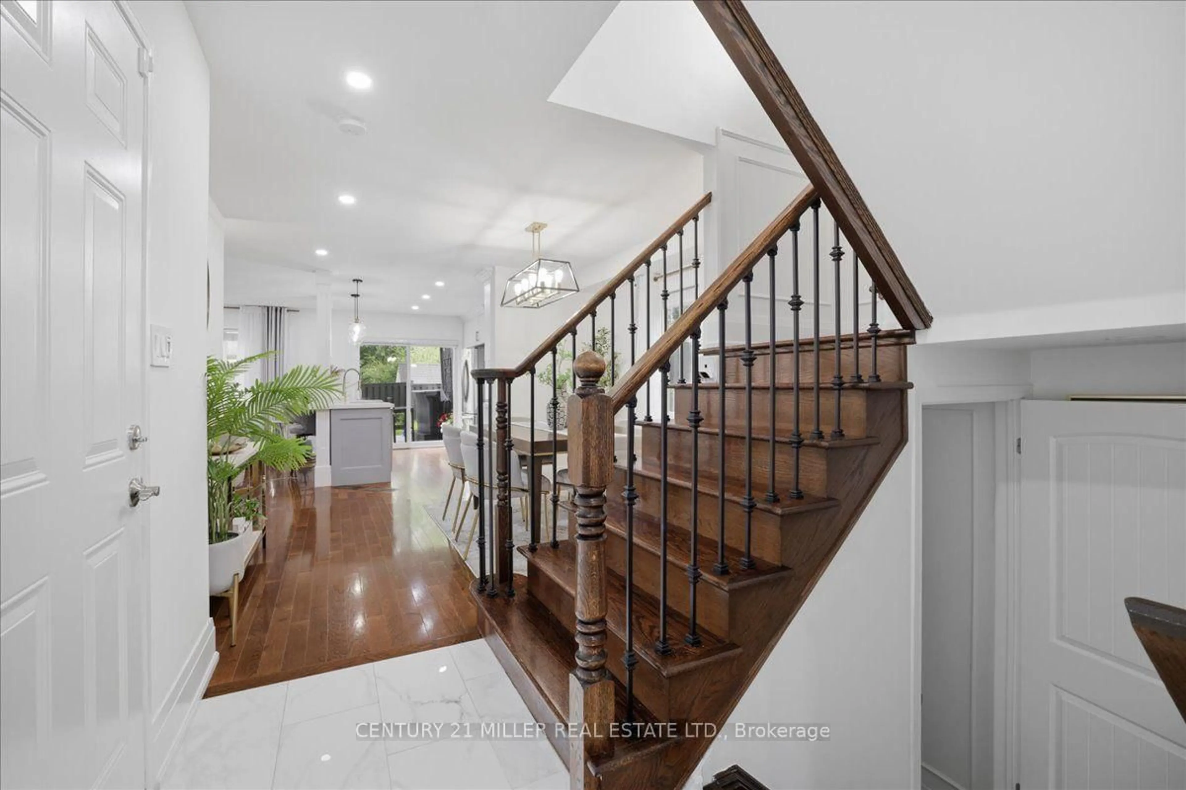 Stairs for 3085 Cardross Crt, Oakville Ontario L6M 5H4