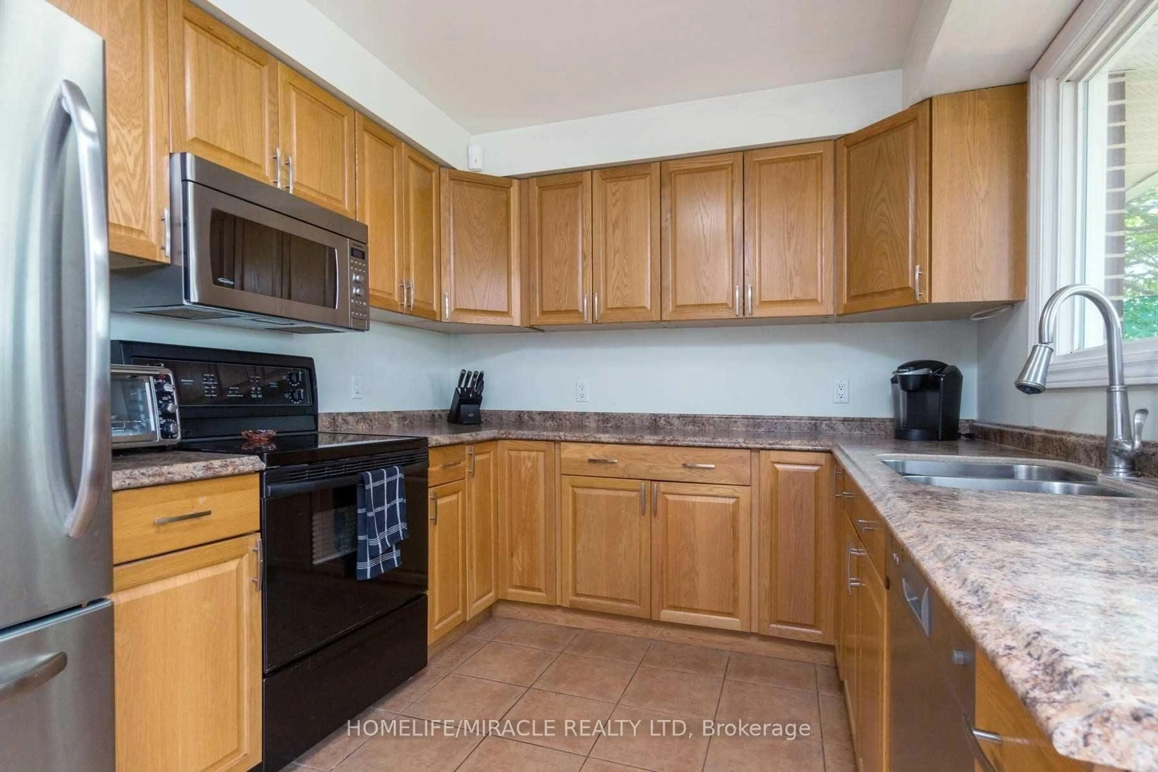 Standard kitchen, unknown for 13946 Mclaughlin Rd, Caledon Ontario L7C 2A3