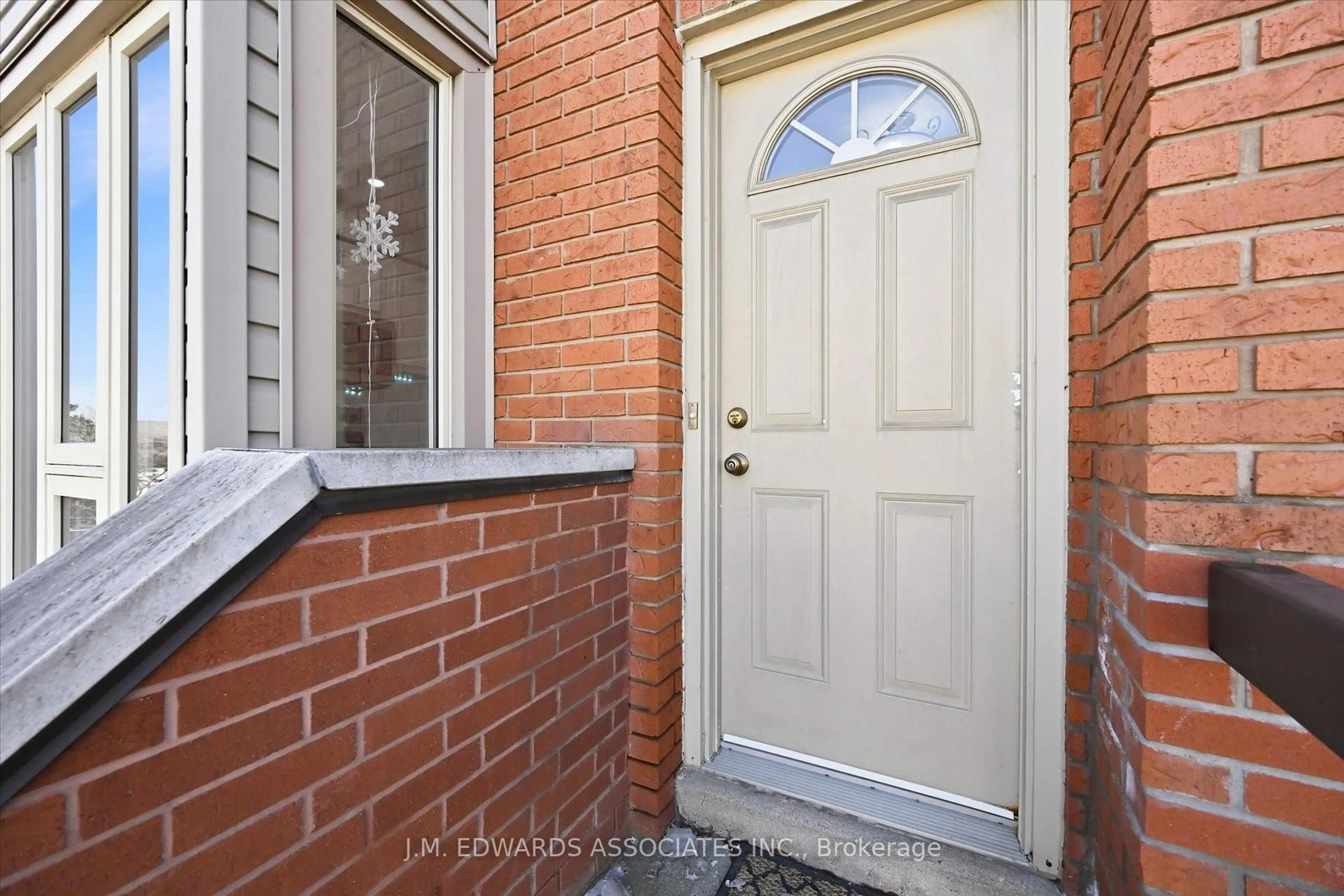 Indoor entryway for 895 Maple Ave #215, Burlington Ontario L7S 2H7