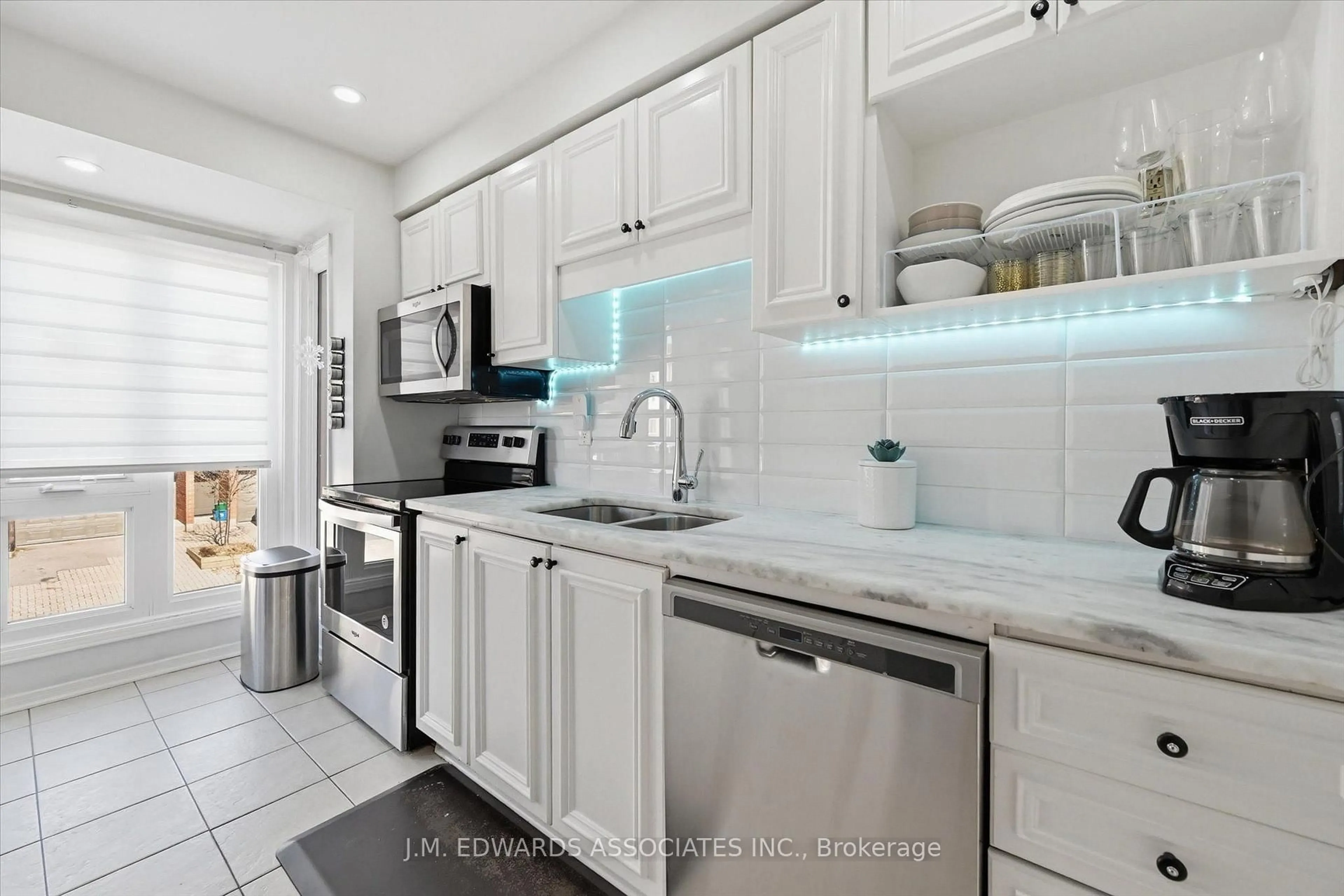 Unknown for 895 Maple Ave #215, Burlington Ontario L7S 2H7