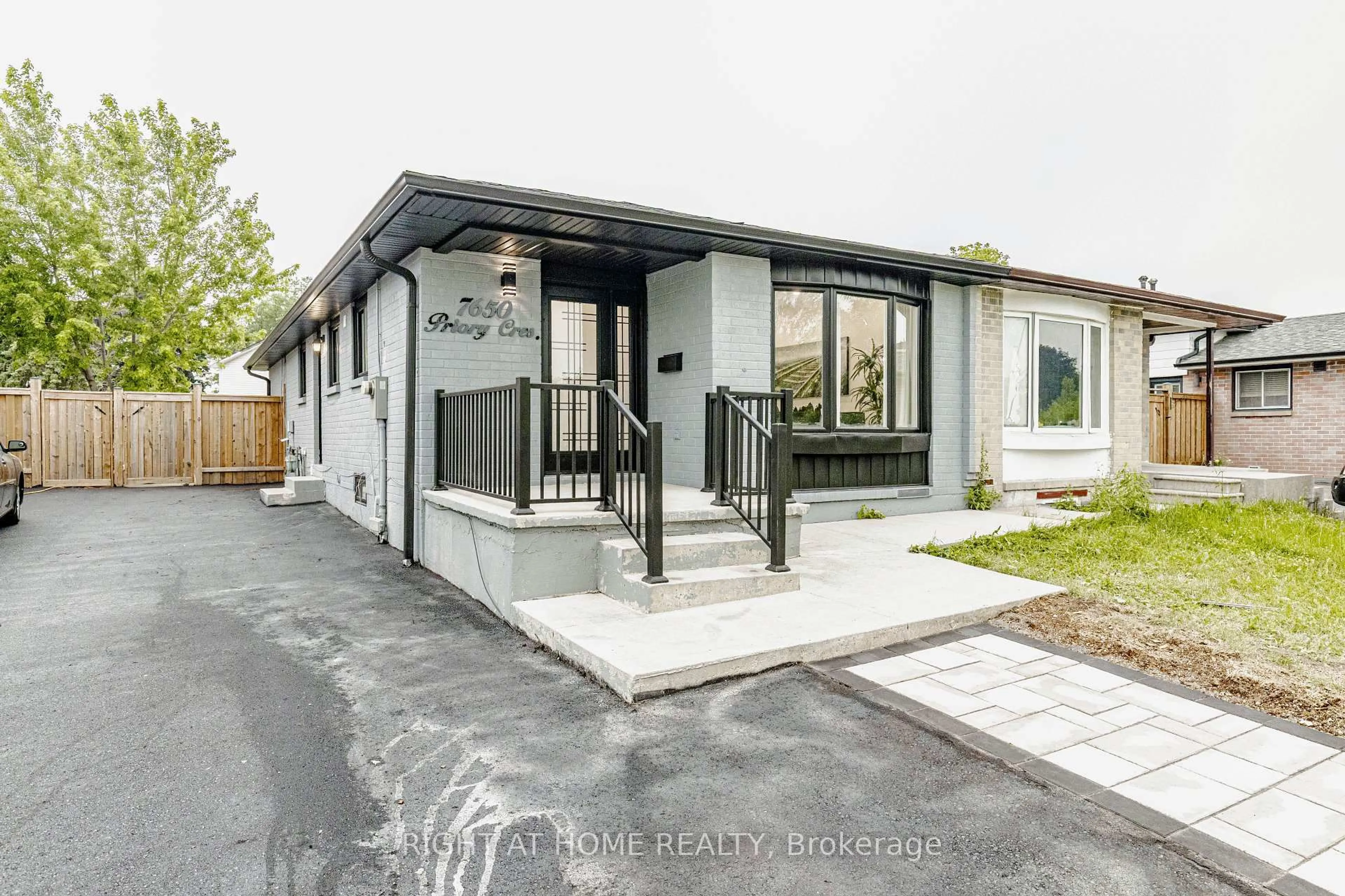 Home with vinyl exterior material, street for 7650 Priory Cres, Mississauga Ontario L4T 3H5