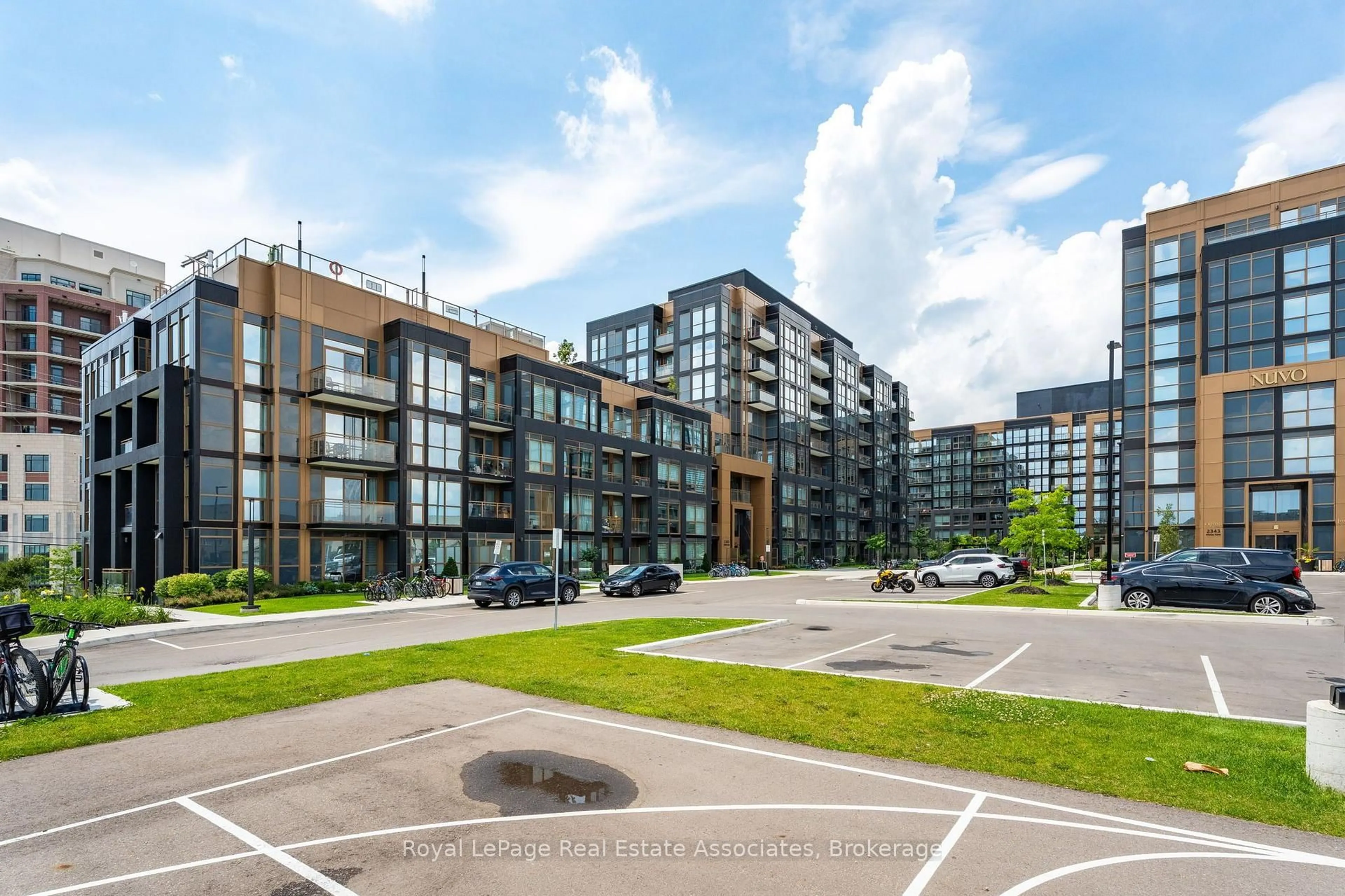 A pic from outside/outdoor area/front of a property/back of a property/a pic from drone, street for 2333 Khalsa Gate #702, Oakville Ontario L6M 0X7