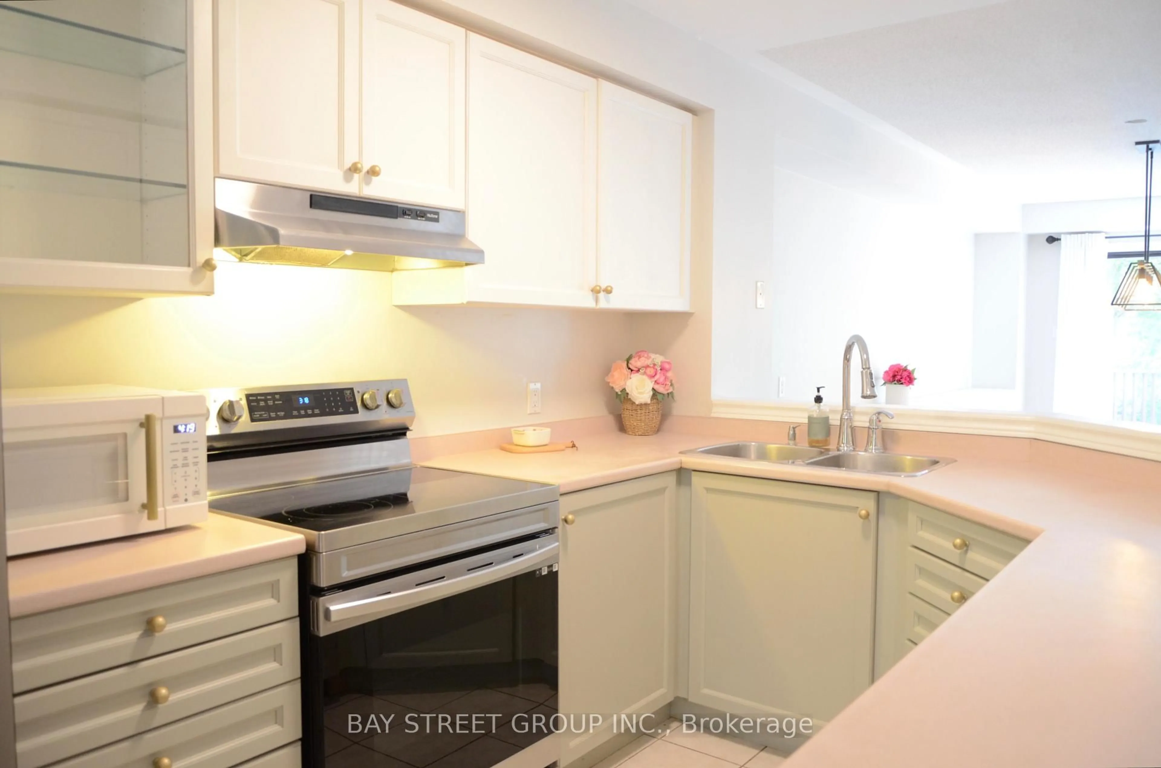Standard kitchen, unknown for 1905 Broad Hollow Gate ##44, Mississauga Ontario L5L 5X2