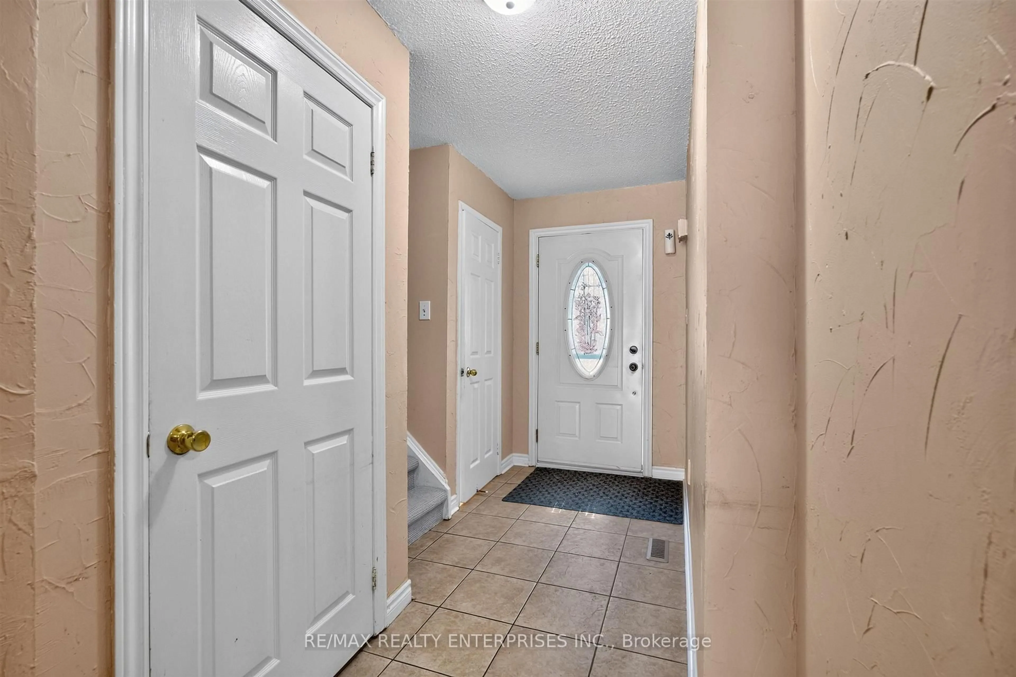Indoor entryway for 5610 Montevideo Rd #60, Mississauga Ontario L5N 2N9