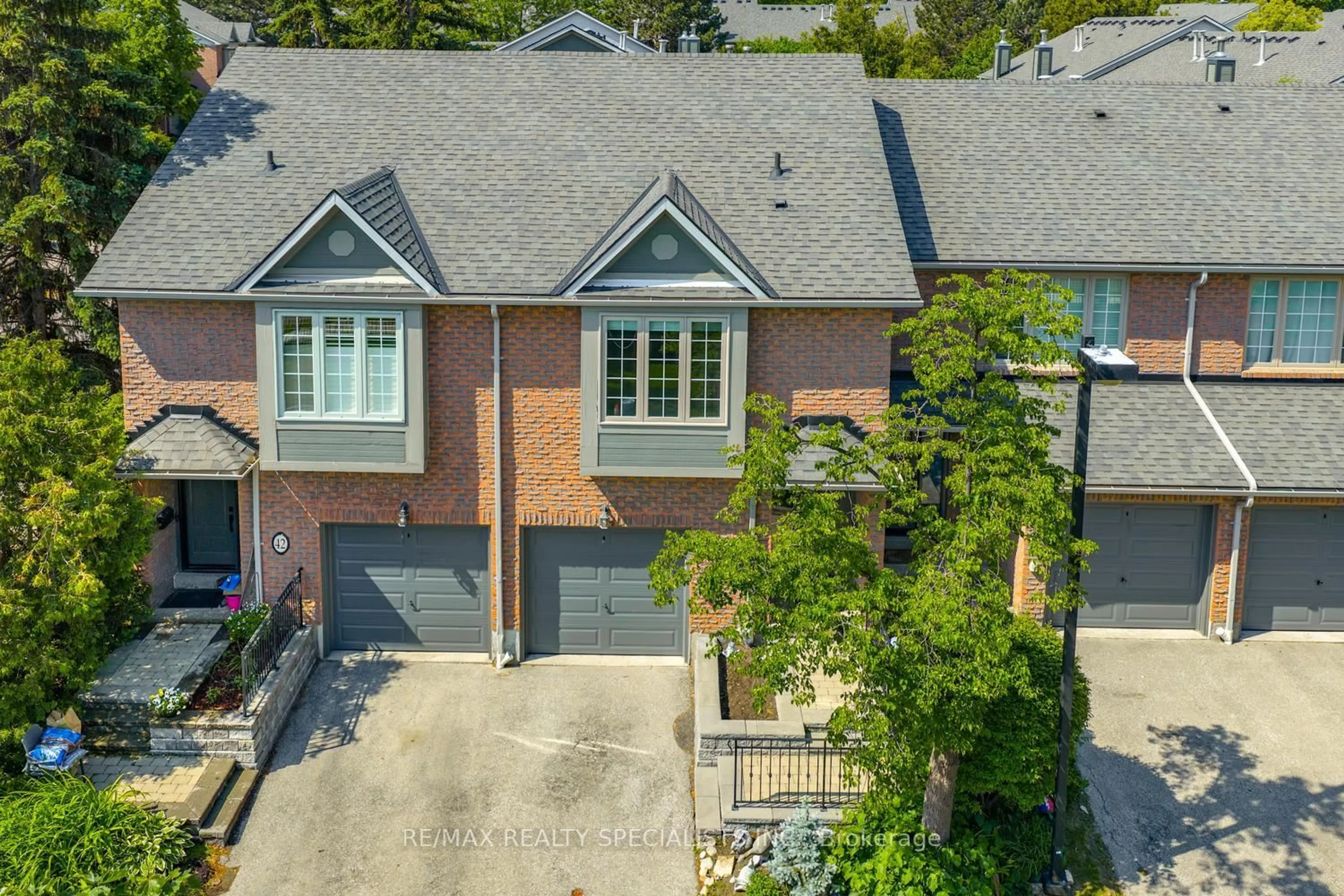 A pic from outside/outdoor area/front of a property/back of a property/a pic from drone, street for 3100 Fifth Line #41, Mississauga Ontario L5L 5V5
