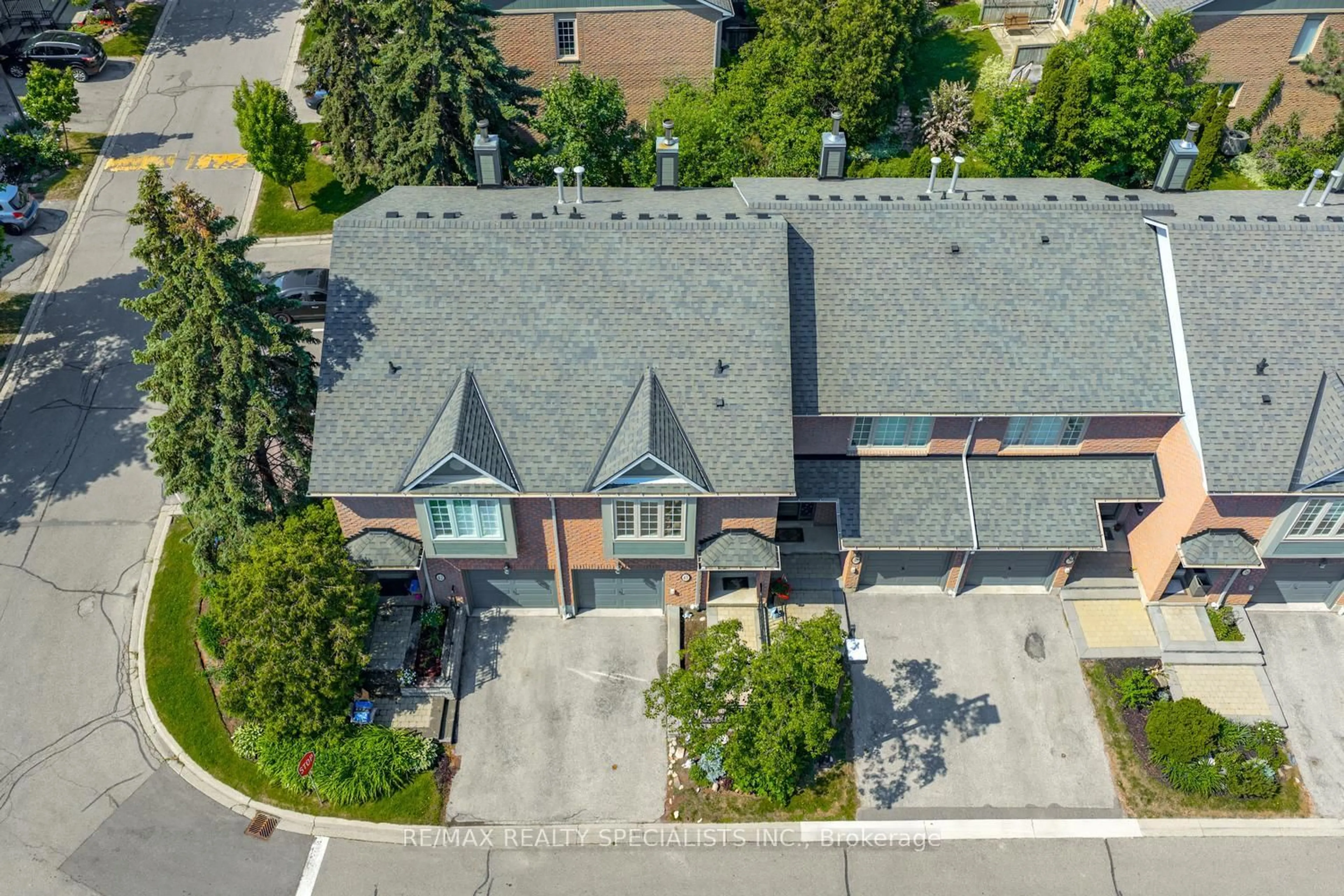 A pic from outside/outdoor area/front of a property/back of a property/a pic from drone, street for 3100 Fifth Line #41, Mississauga Ontario L5L 5V5