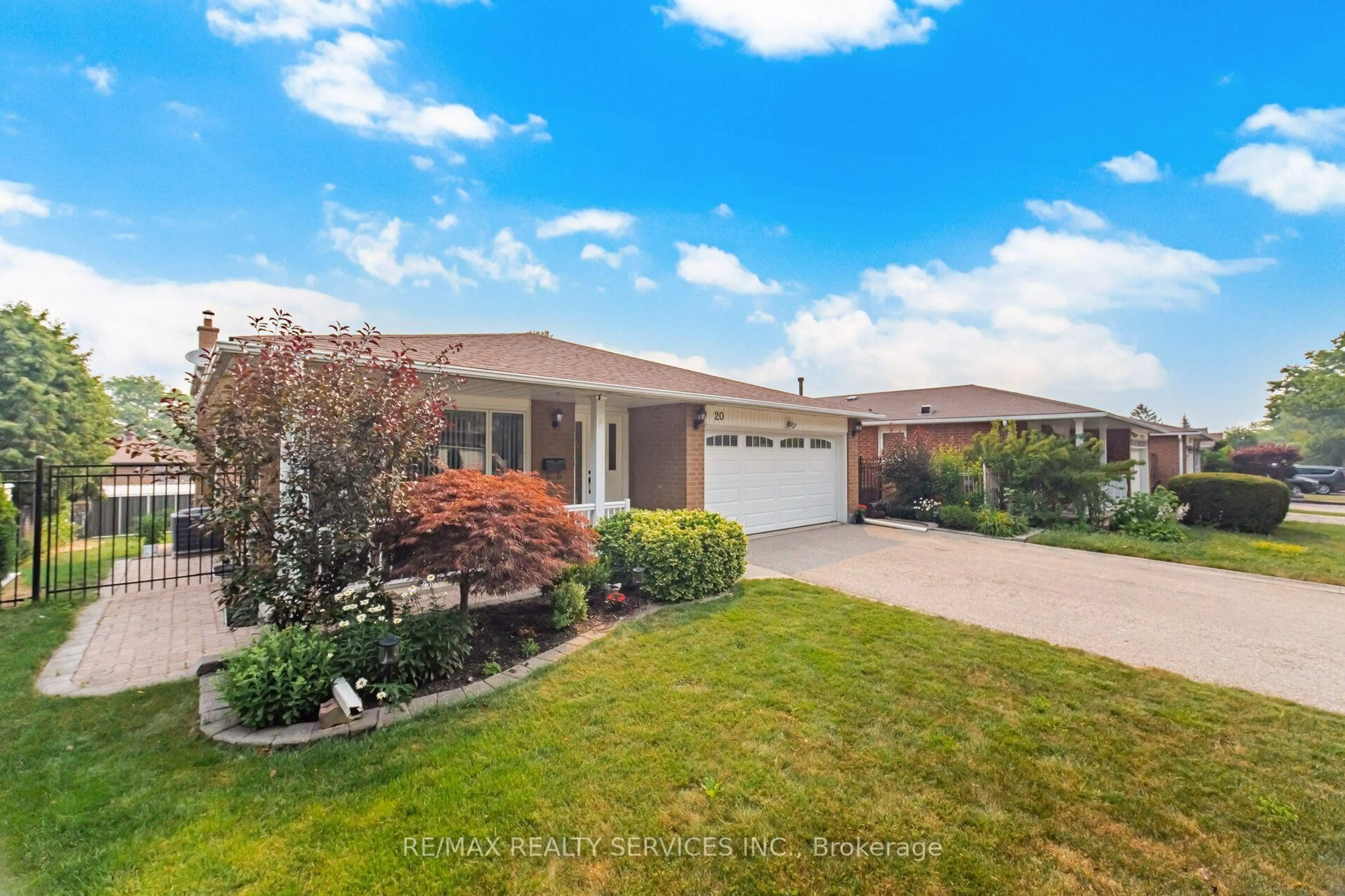 A pic from outside/outdoor area/front of a property/back of a property/a pic from drone, street for 20 Malcolm Cres, Brampton Ontario L6S 3C8