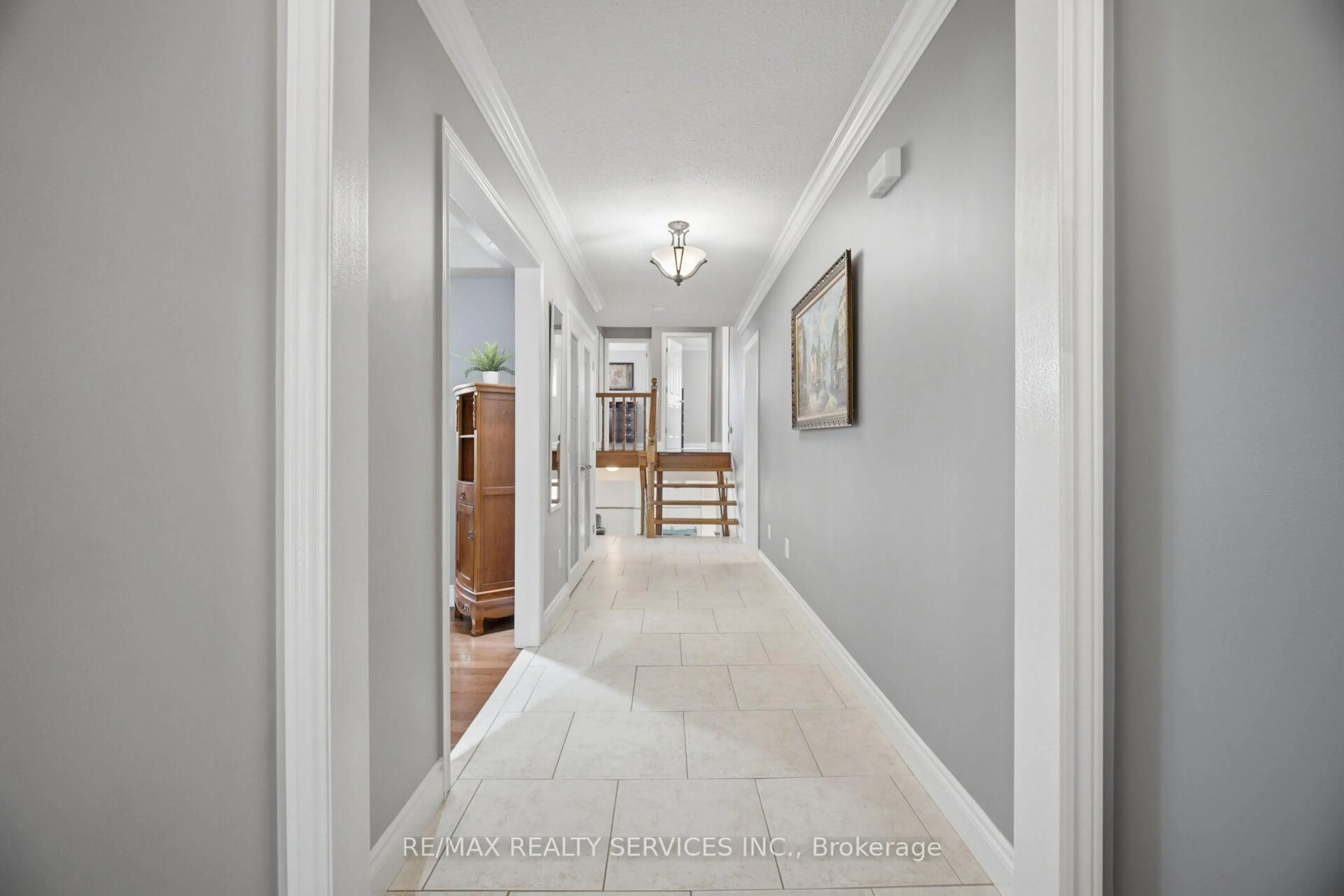 Indoor entryway for 20 Malcolm Cres, Brampton Ontario L6S 3C8