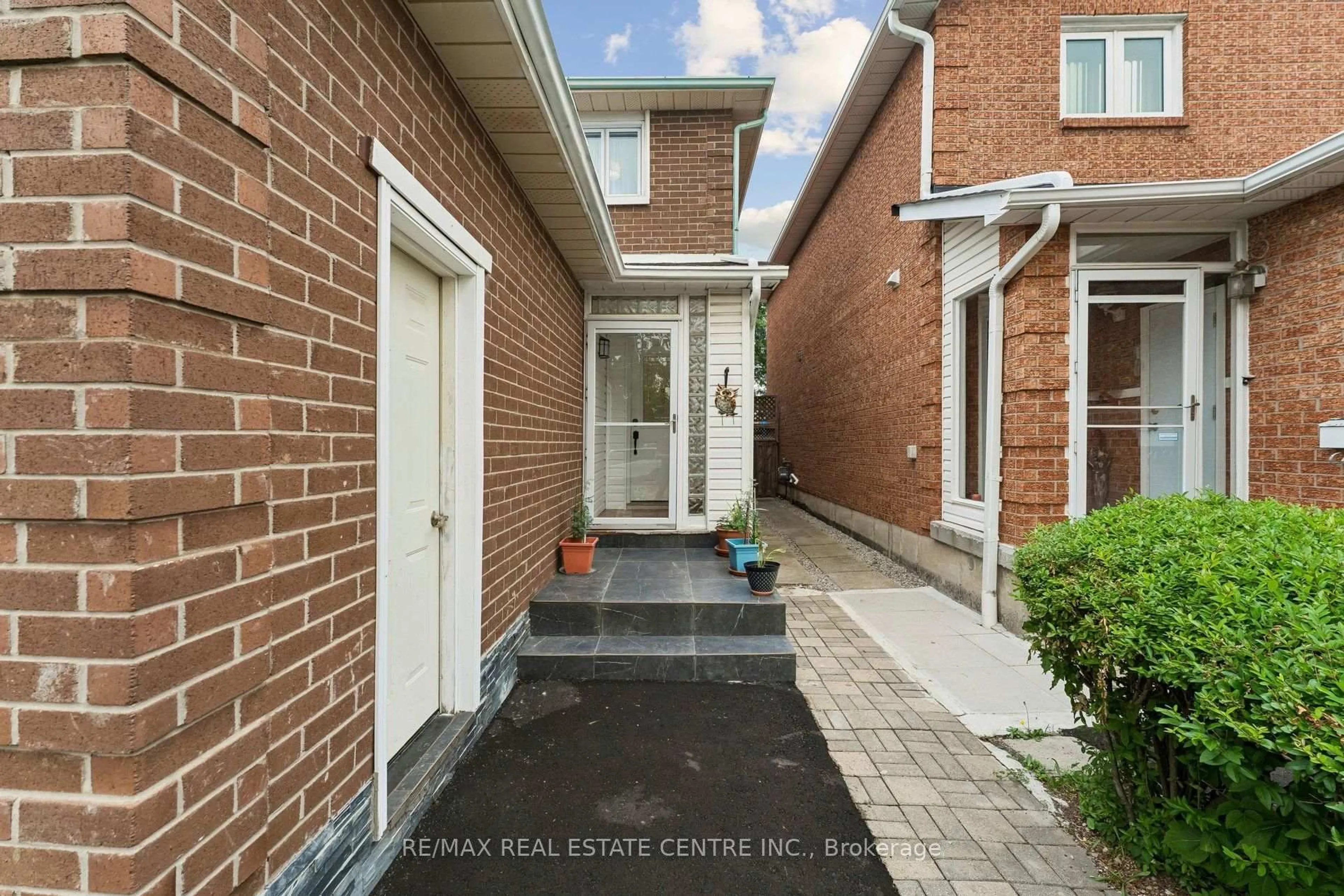 Unknown for 44 Adam St, Brampton Ontario L6Z 2R9