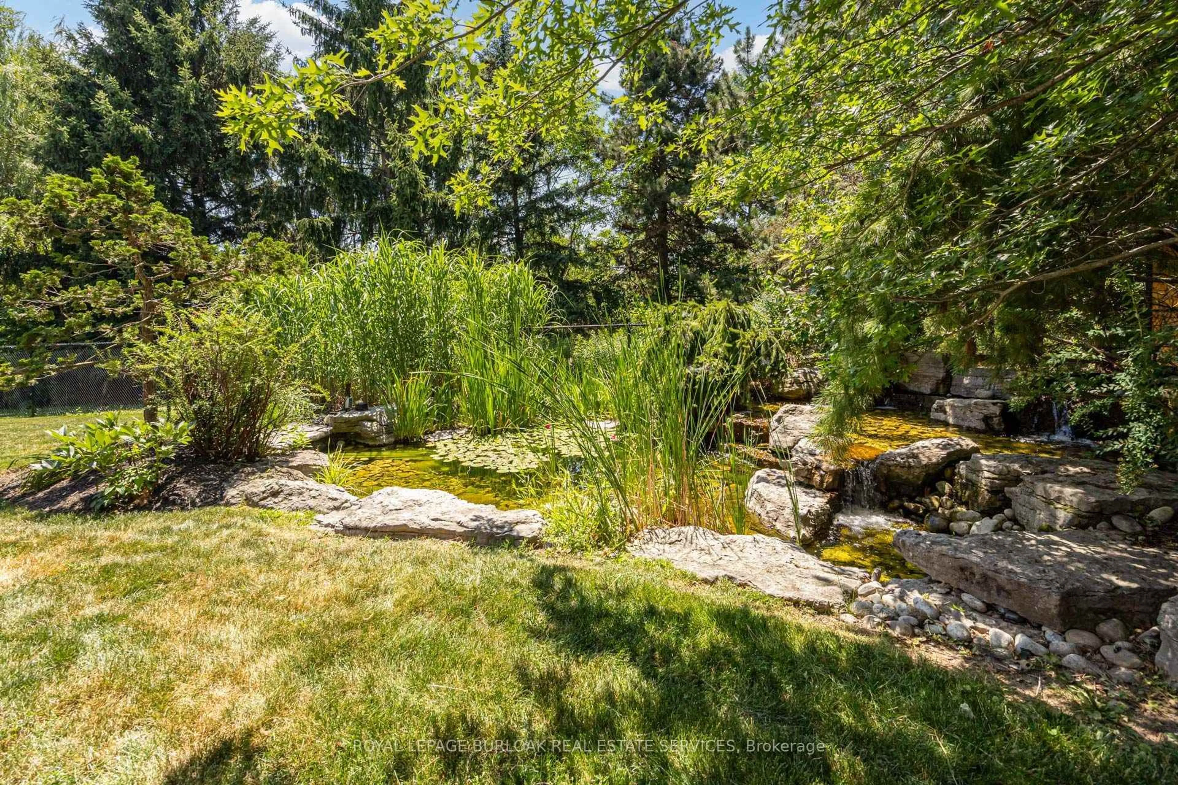 Patio, water/lake/river/ocean view for 4278 Clubview Dr, Burlington Ontario L7M 4X1