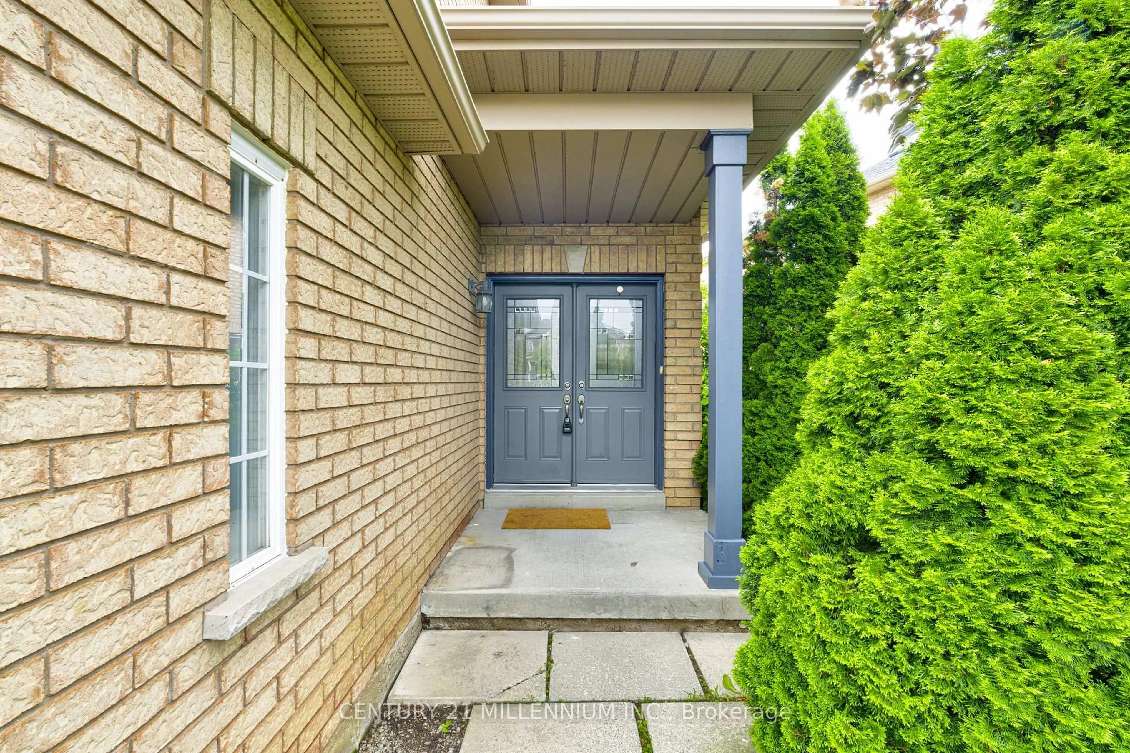 Unknown for 28 Silo Crt, Brampton Ontario L6X 4S4