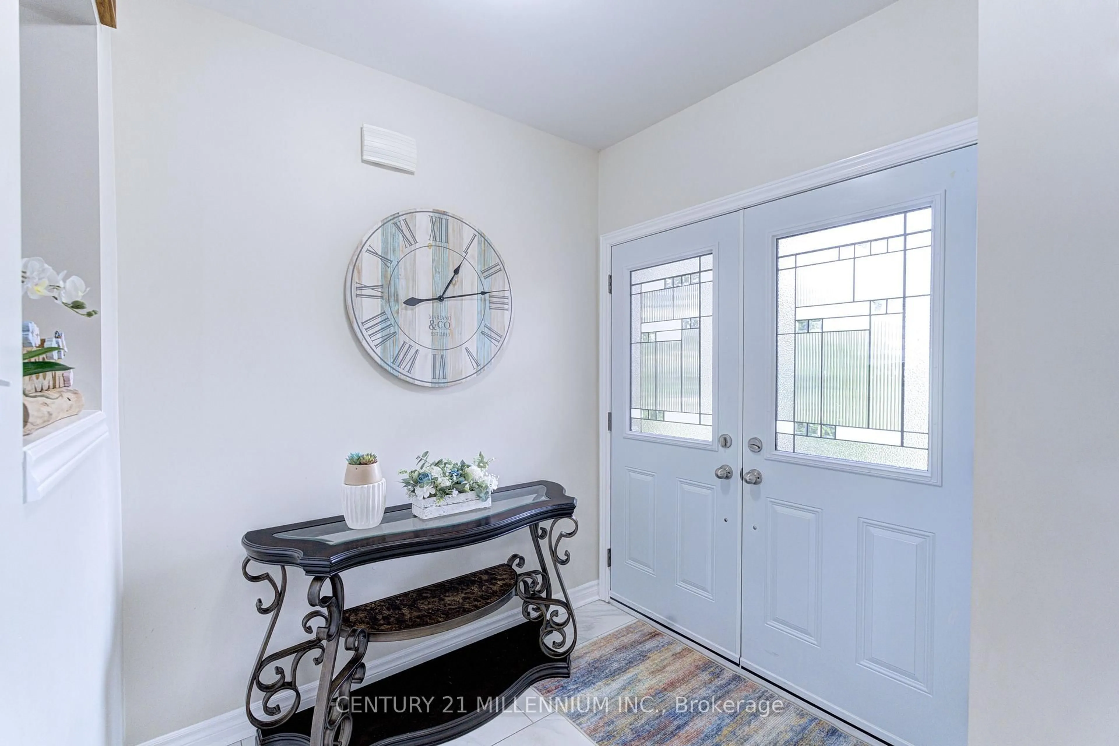 Indoor entryway for 28 Silo Crt, Brampton Ontario L6X 4S4