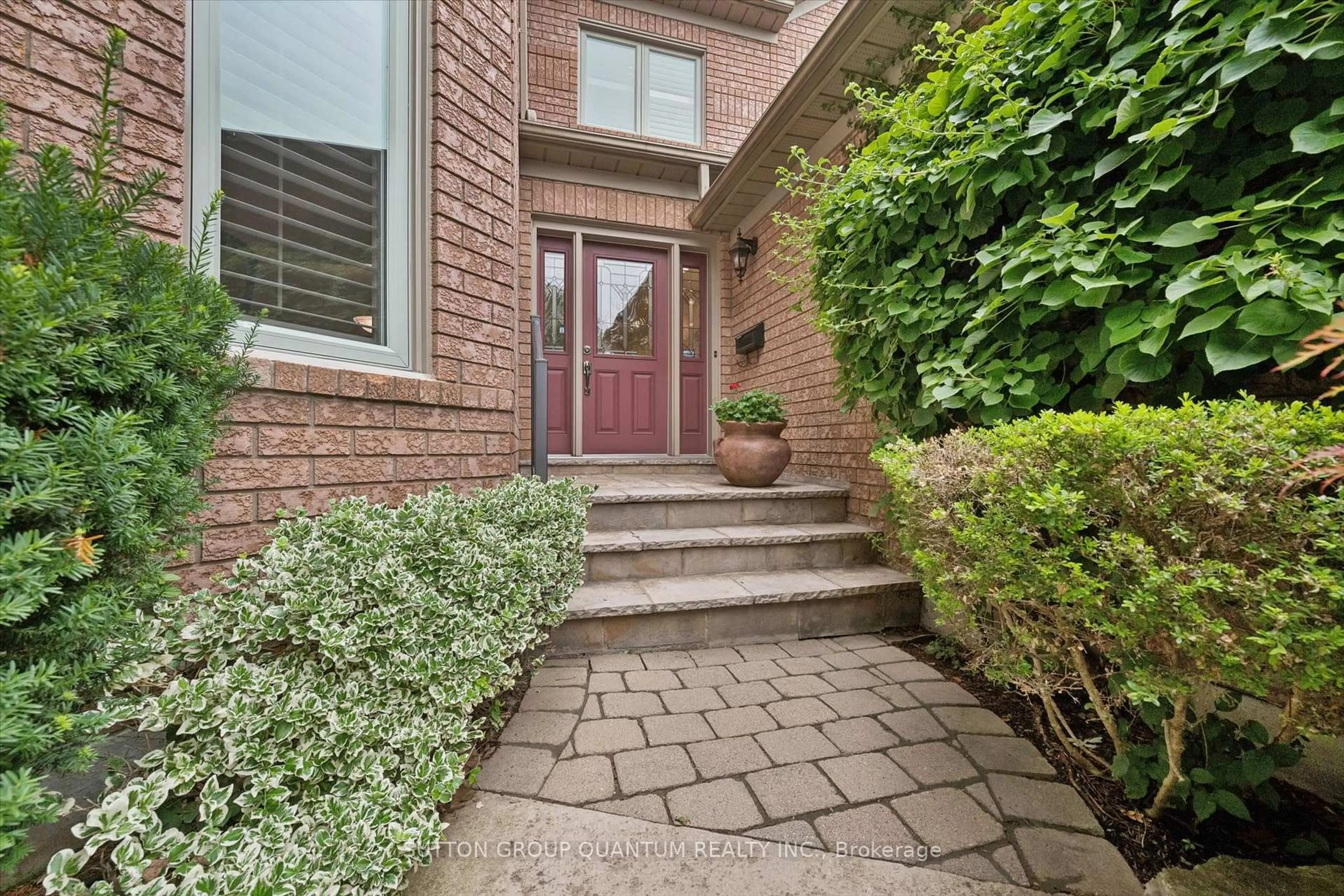 Home with brick exterior material, street for 1641 Glenvista Dr, Oakville Ontario L6H 6E9