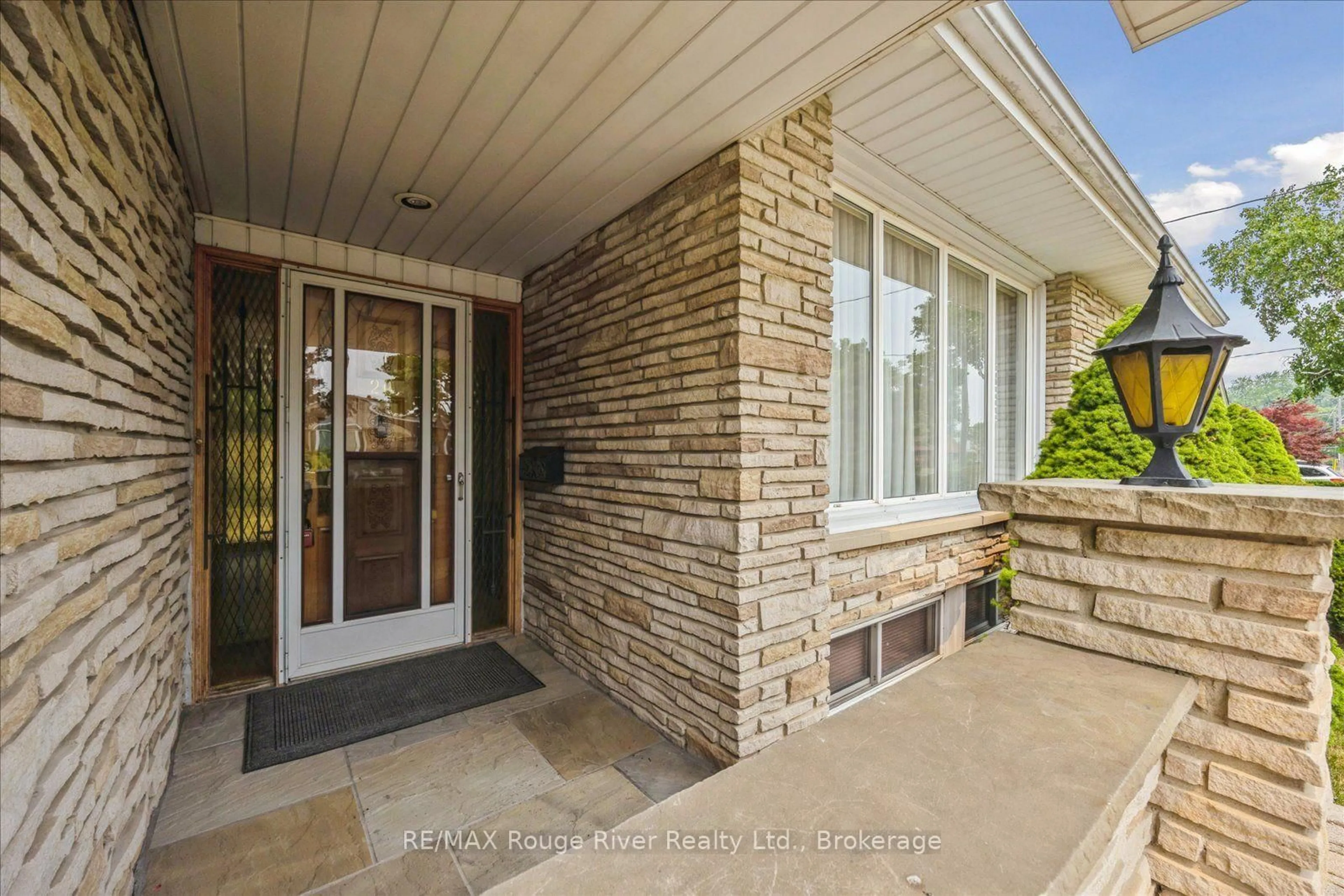 Unknown for 20 Tayrow Rd, Toronto Ontario M9W 2T9