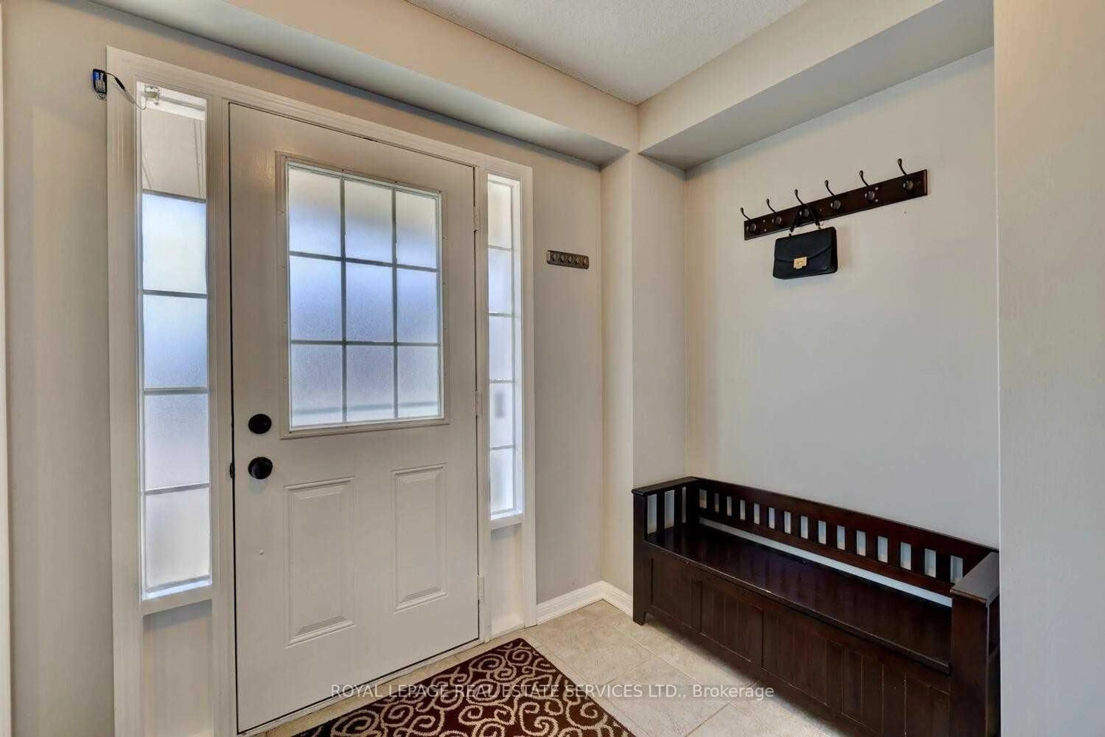Indoor entryway for 1148 Bonin Cres, Milton Ontario L9T 0B4