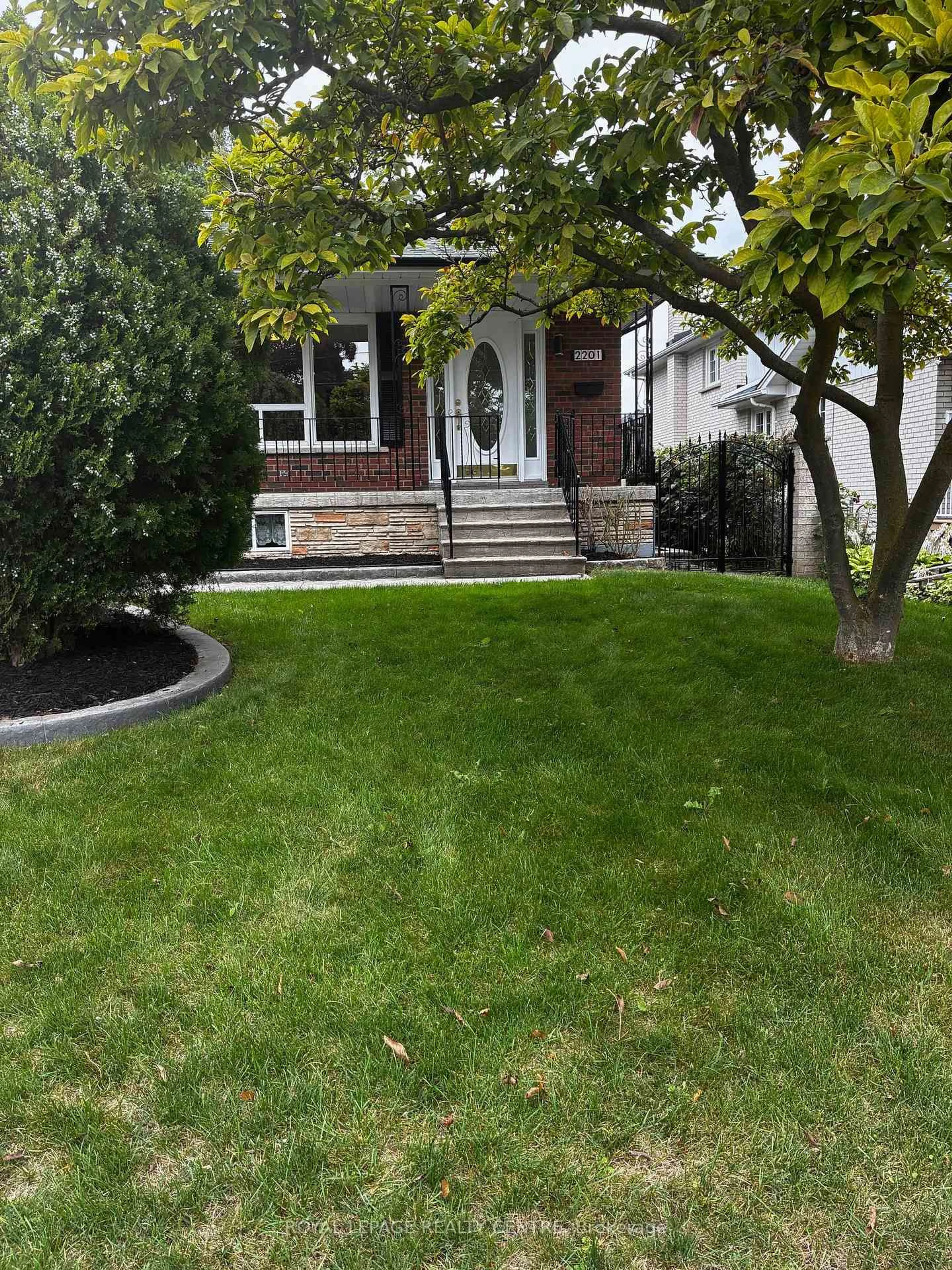 Unknown for 2201 Cliff Rd, Mississauga Ontario L5A 2N8
