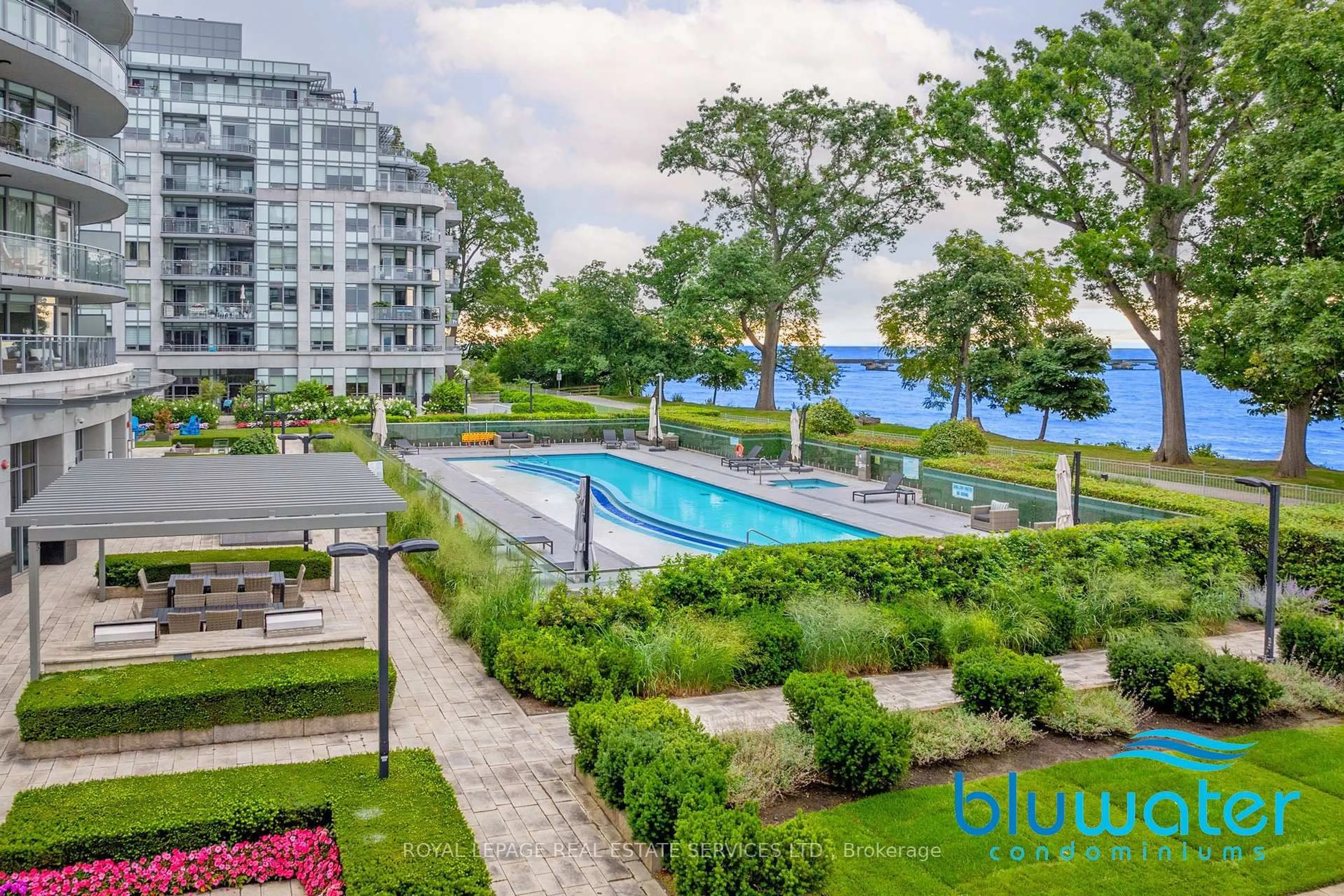 Pool for 3500 Lakeshore Rd #122C, Oakville Ontario L6L 0B4
