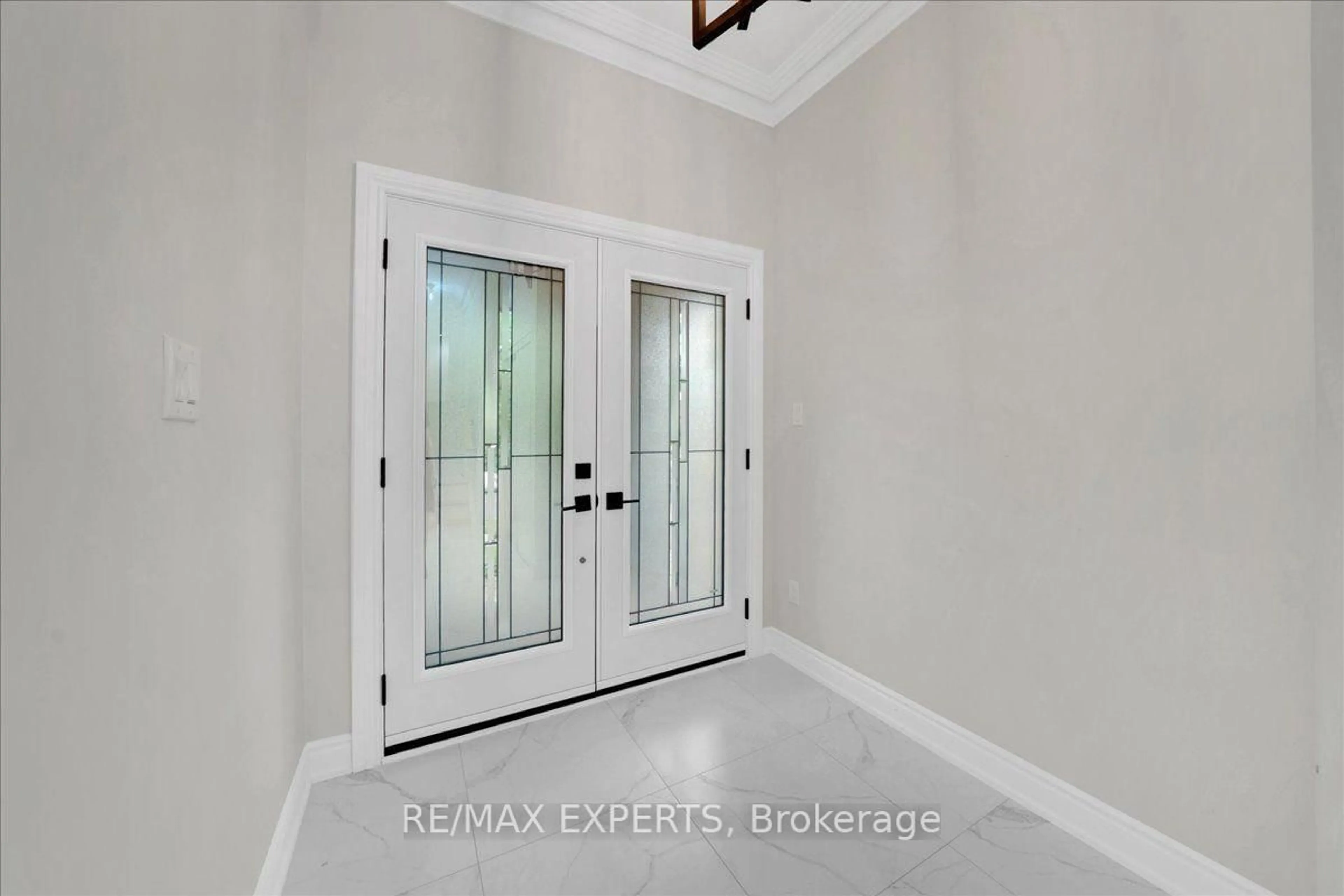 Indoor entryway for 12 Silvervalley Dr, Caledon Ontario L7E 2Y8