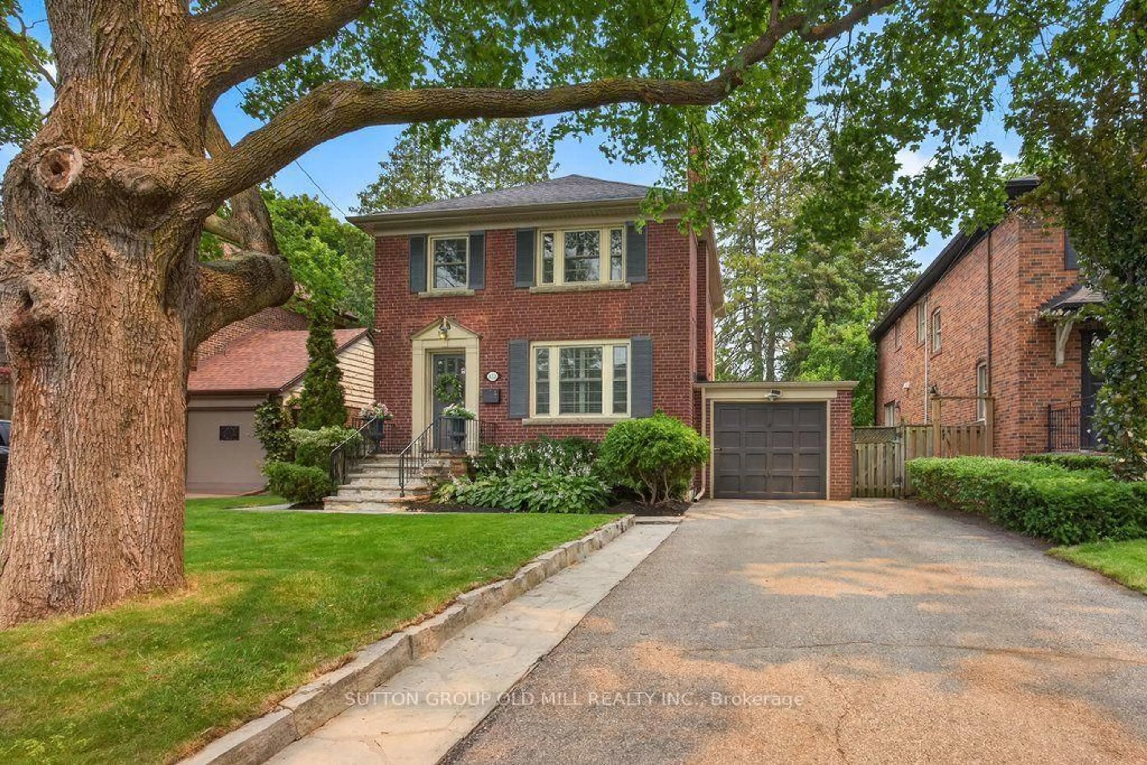 Home with brick exterior material, street for 122 Strath Ave, Toronto Ontario M8X 1R5