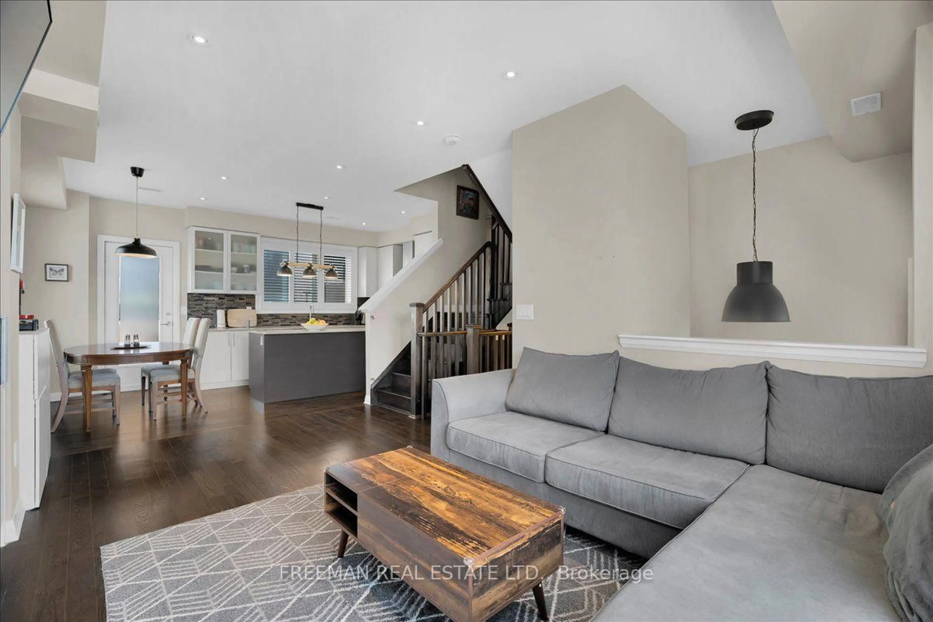 Living room with furniture, unknown for 17 Locust Lodge Gdns, Toronto Ontario M3K 0A9