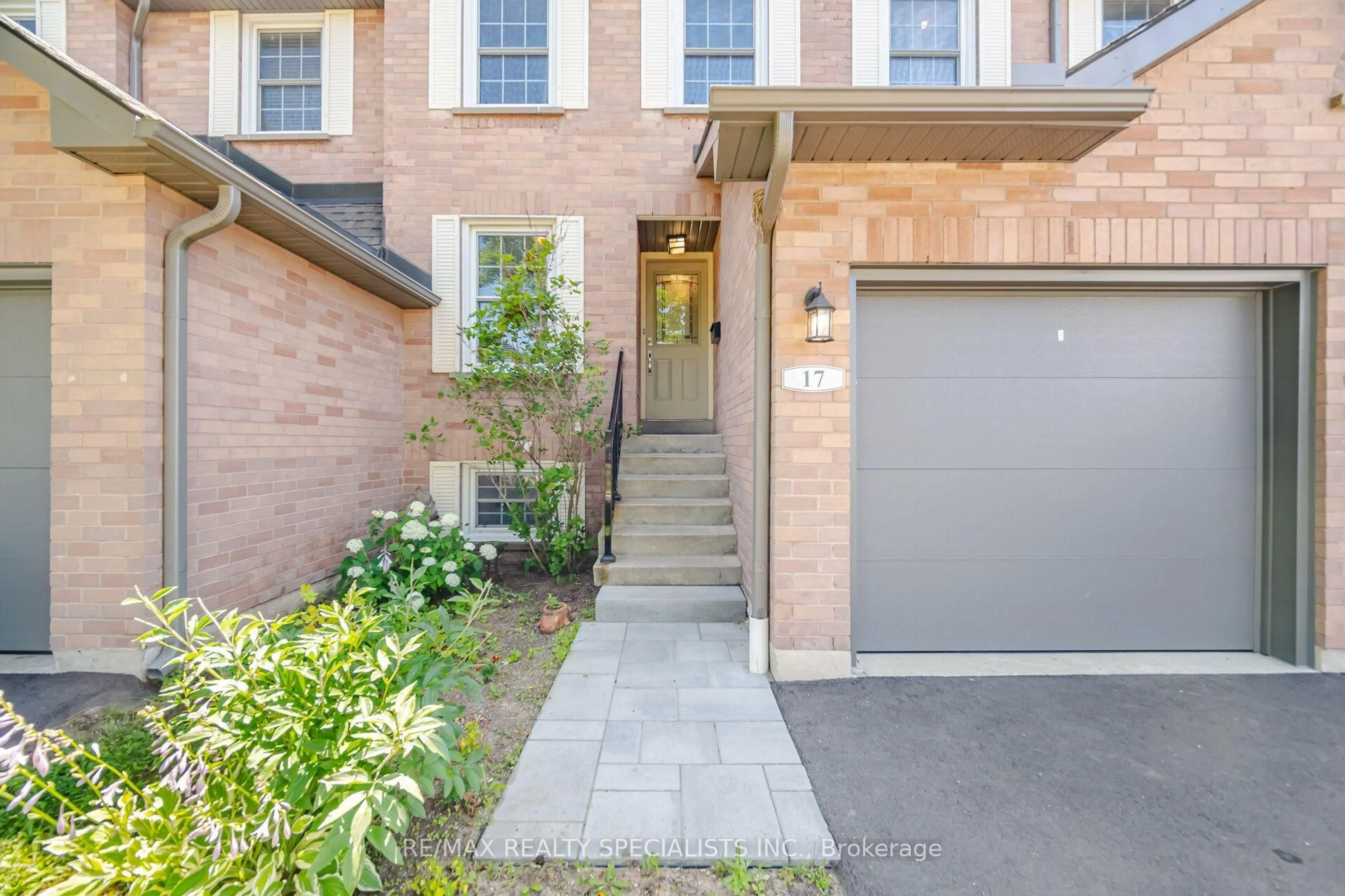 Home with brick exterior material, street for 2935 Headon Forest Dr #17, Burlington Ontario L7M 3Z7