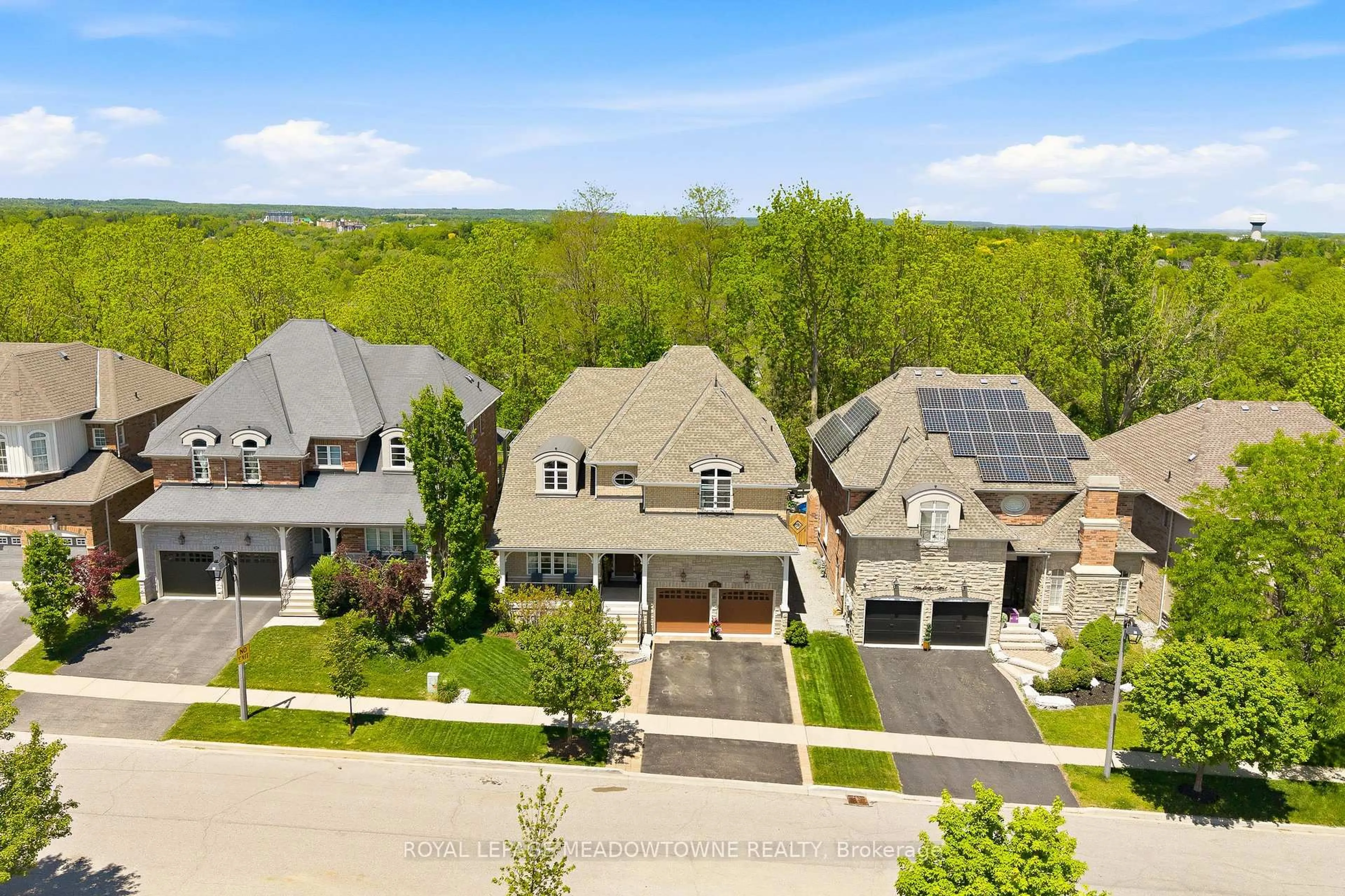 A pic from outside/outdoor area/front of a property/back of a property/a pic from drone, street for 298 Eaton St, Halton Hills Ontario L7G 6N7