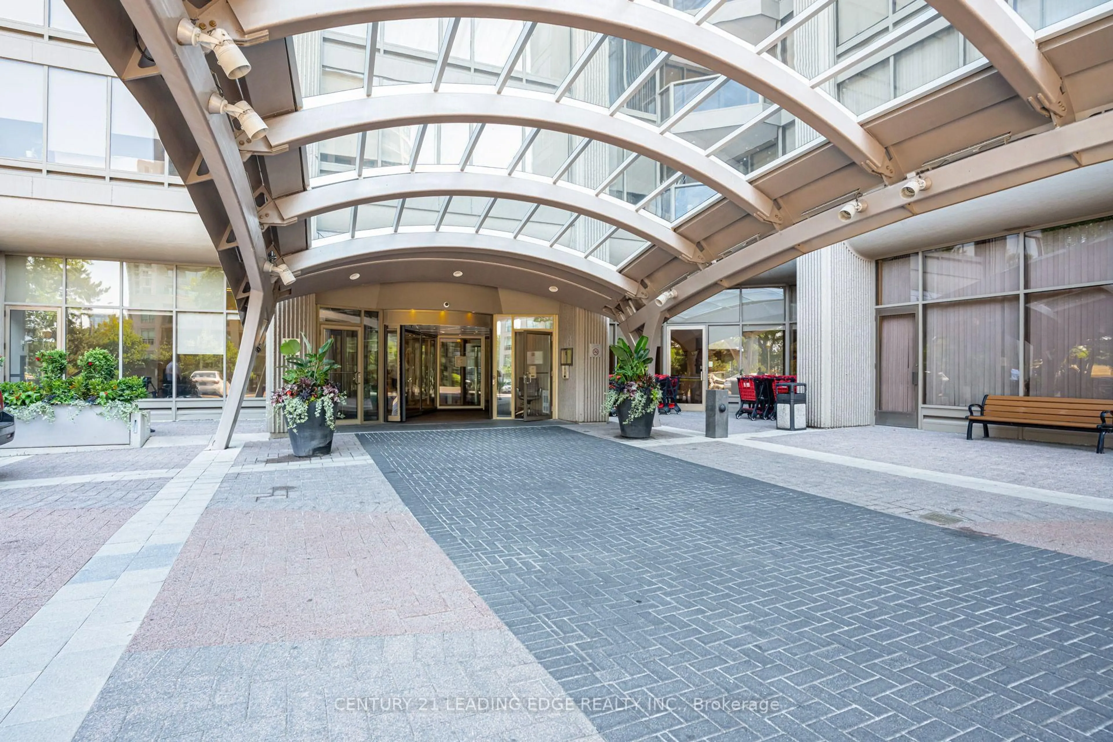 Indoor foyer for 2045 Lake Shore Blvd #3706, Toronto Ontario M8V 2Z6