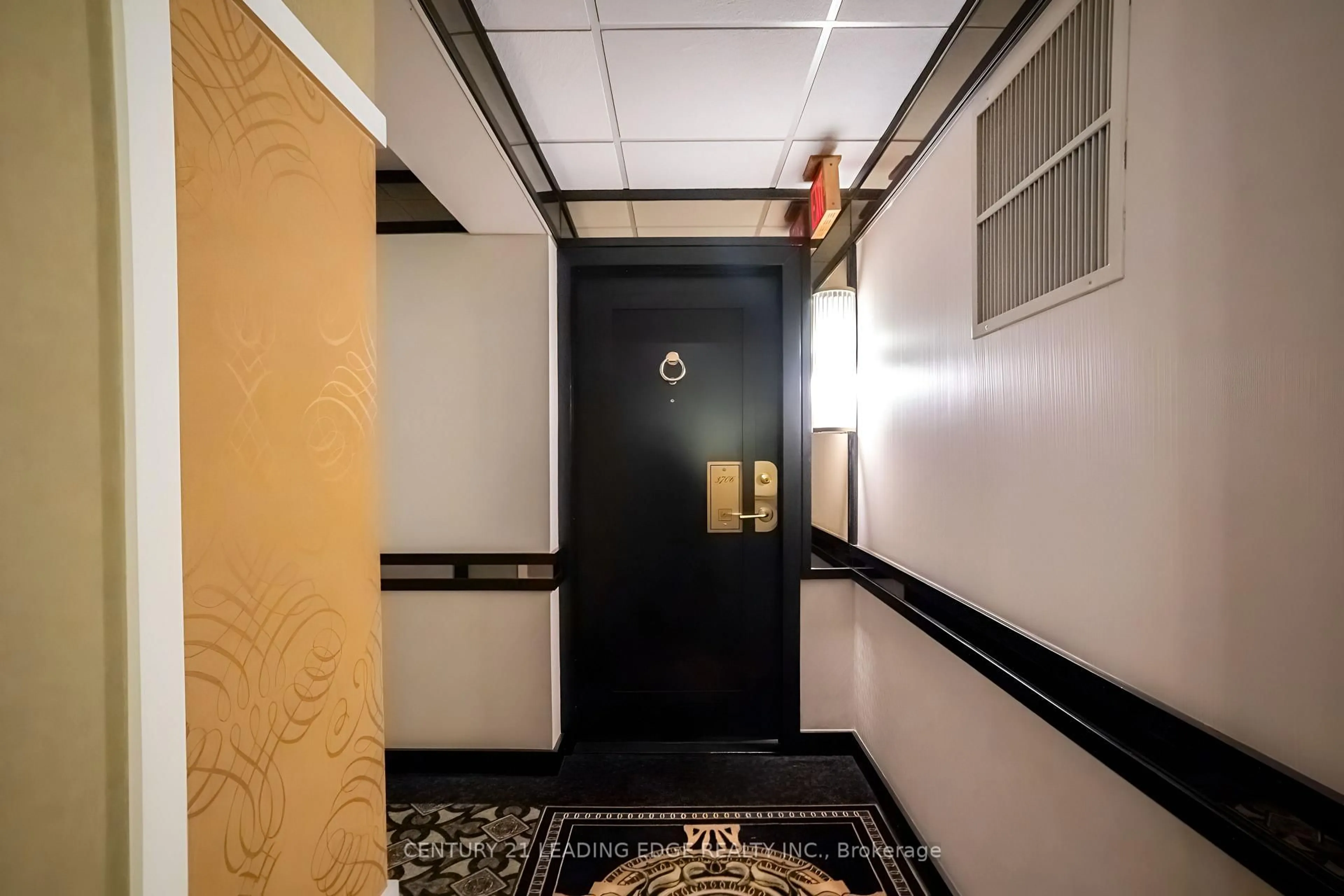 Indoor foyer for 2045 Lake Shore Blvd #3706, Toronto Ontario M8V 2Z6