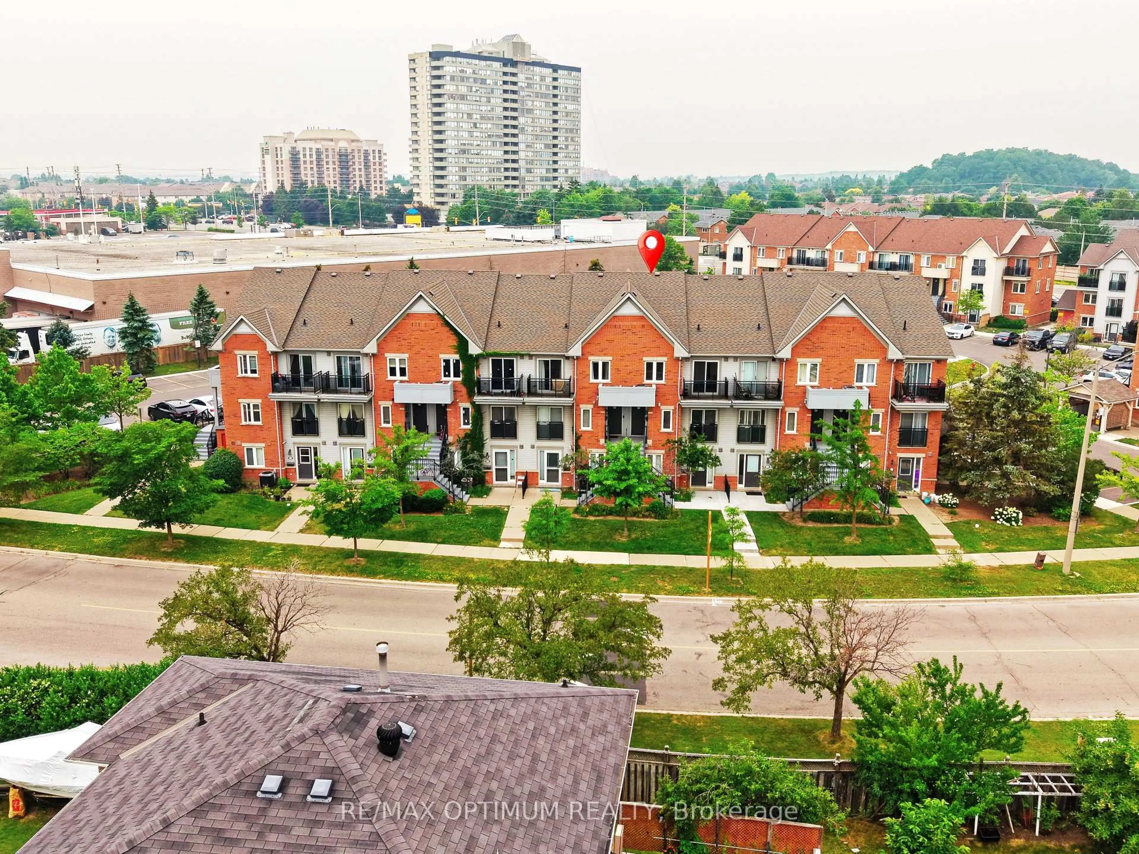 A pic from outside/outdoor area/front of a property/back of a property/a pic from drone, city buildings view from balcony for 4620 Guildwood Way #17, Mississauga Ontario L5R 4H5