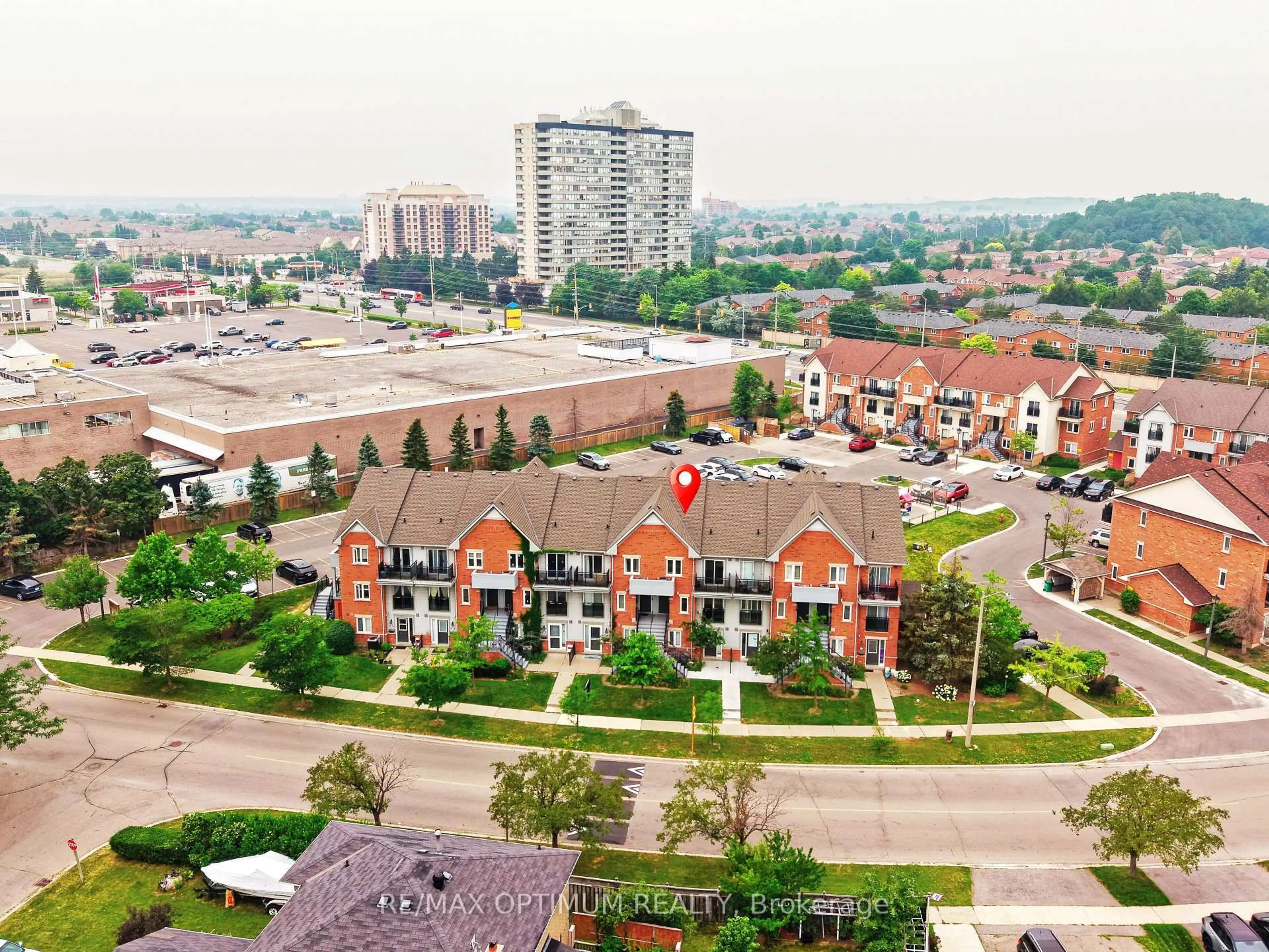 A pic from outside/outdoor area/front of a property/back of a property/a pic from drone, city buildings view from balcony for 4620 Guildwood Way #17, Mississauga Ontario L5R 4H5
