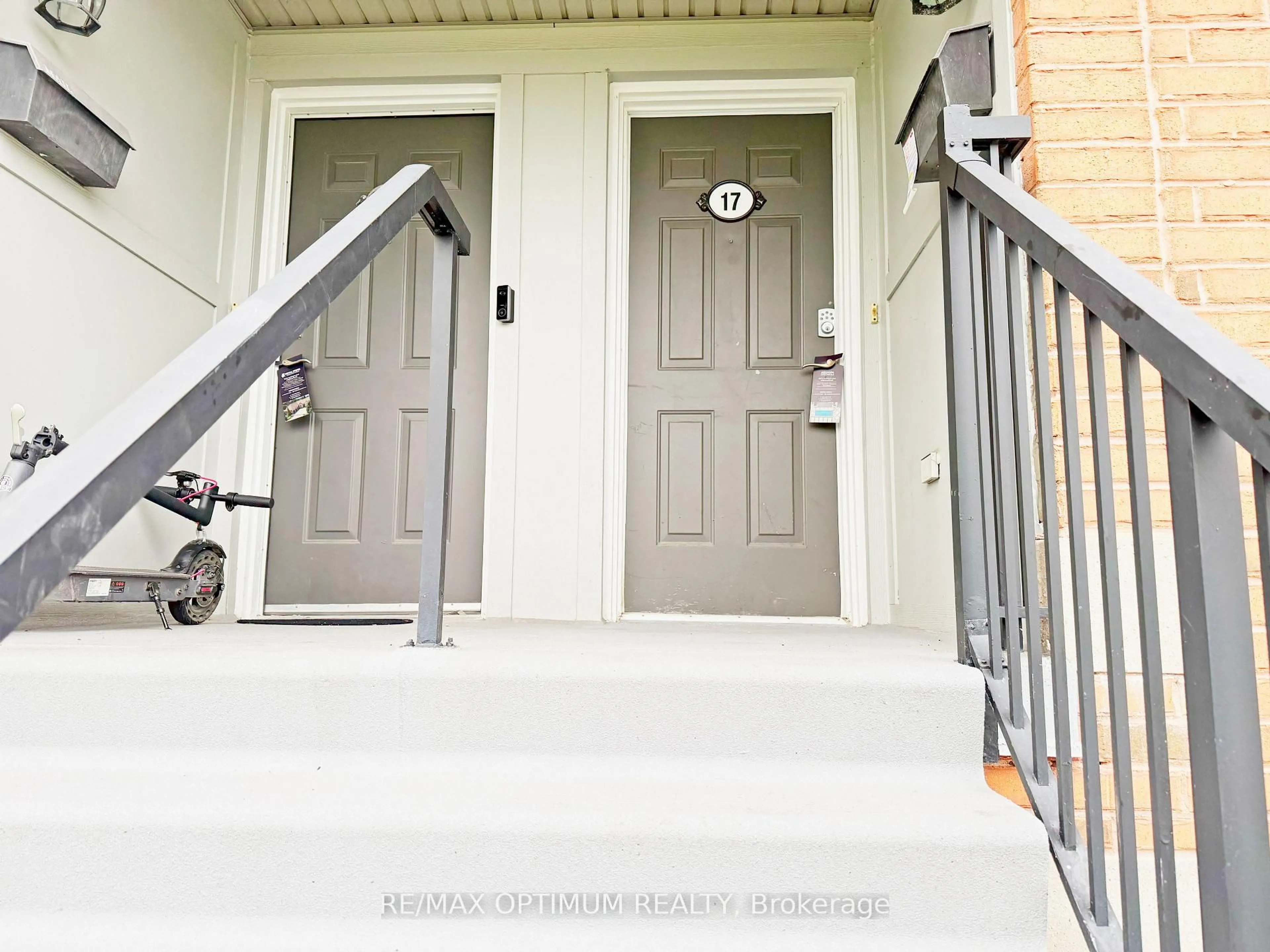Indoor entryway for 4620 Guildwood Way #17, Mississauga Ontario L5R 4H5