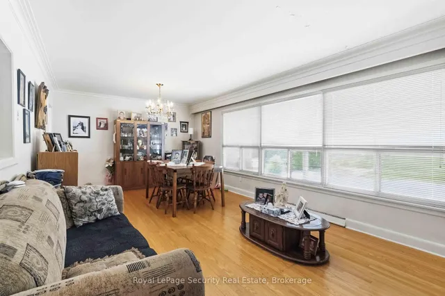 73 St Andrews Blvd, Toronto 5