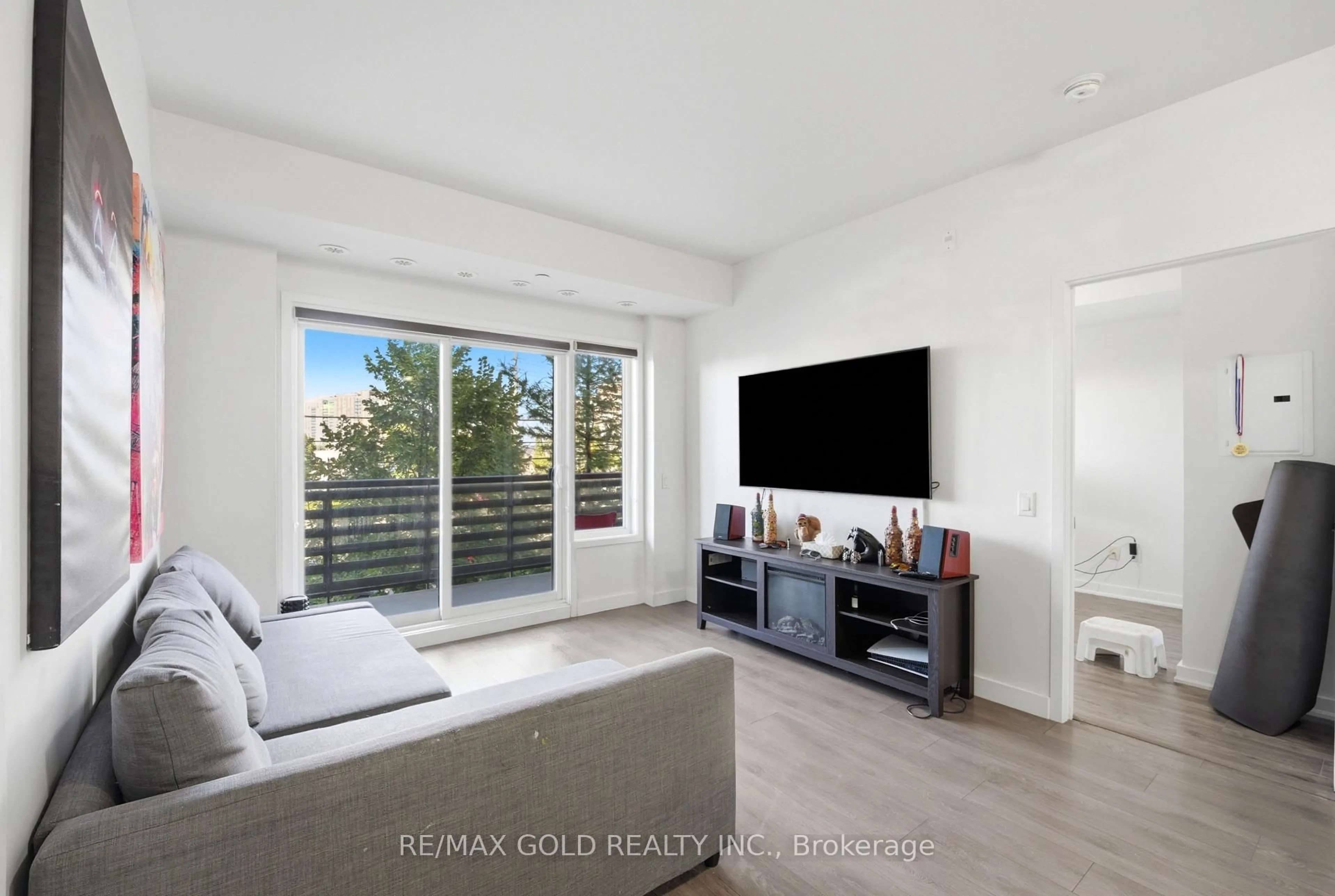 A pic of a room for 5025 Harvard Rd #211, Mississauga Ontario L5M 0W6