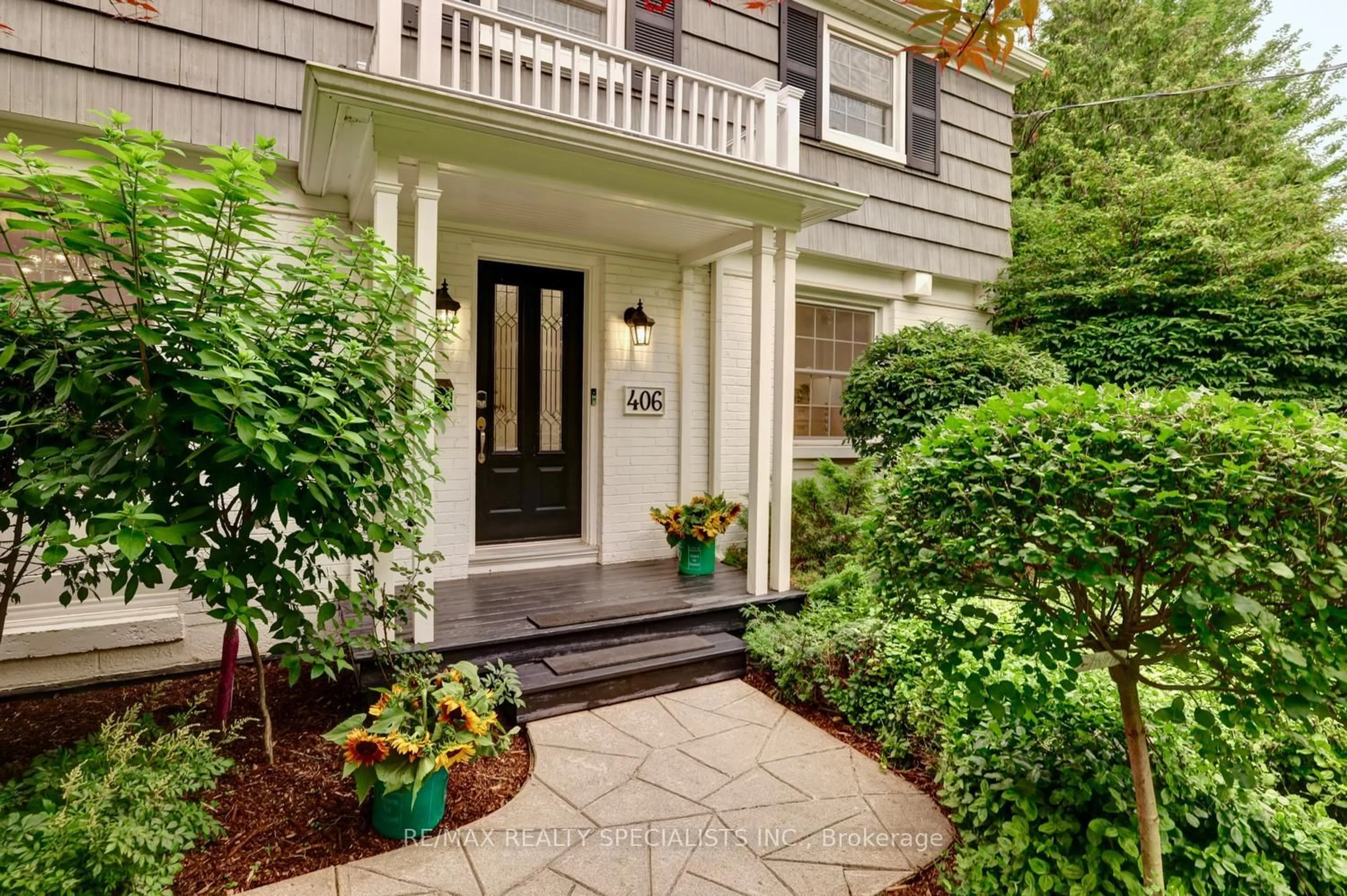 Indoor entryway for 406 Christina Dr, Oakville Ontario L6K 1H6