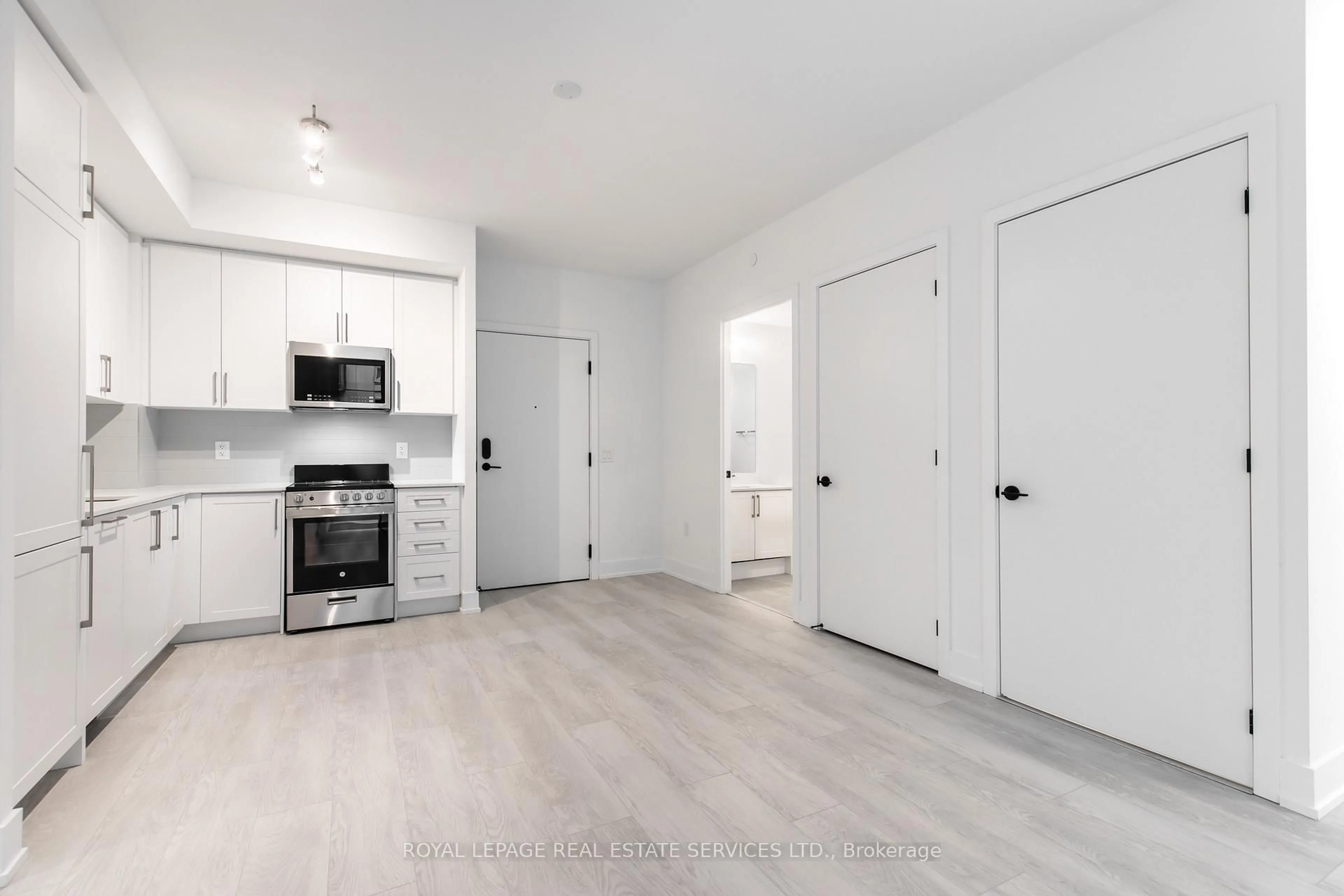 A pic of a room for 2450 Old Bronte Rd #325, Oakville Ontario L6M 5P6
