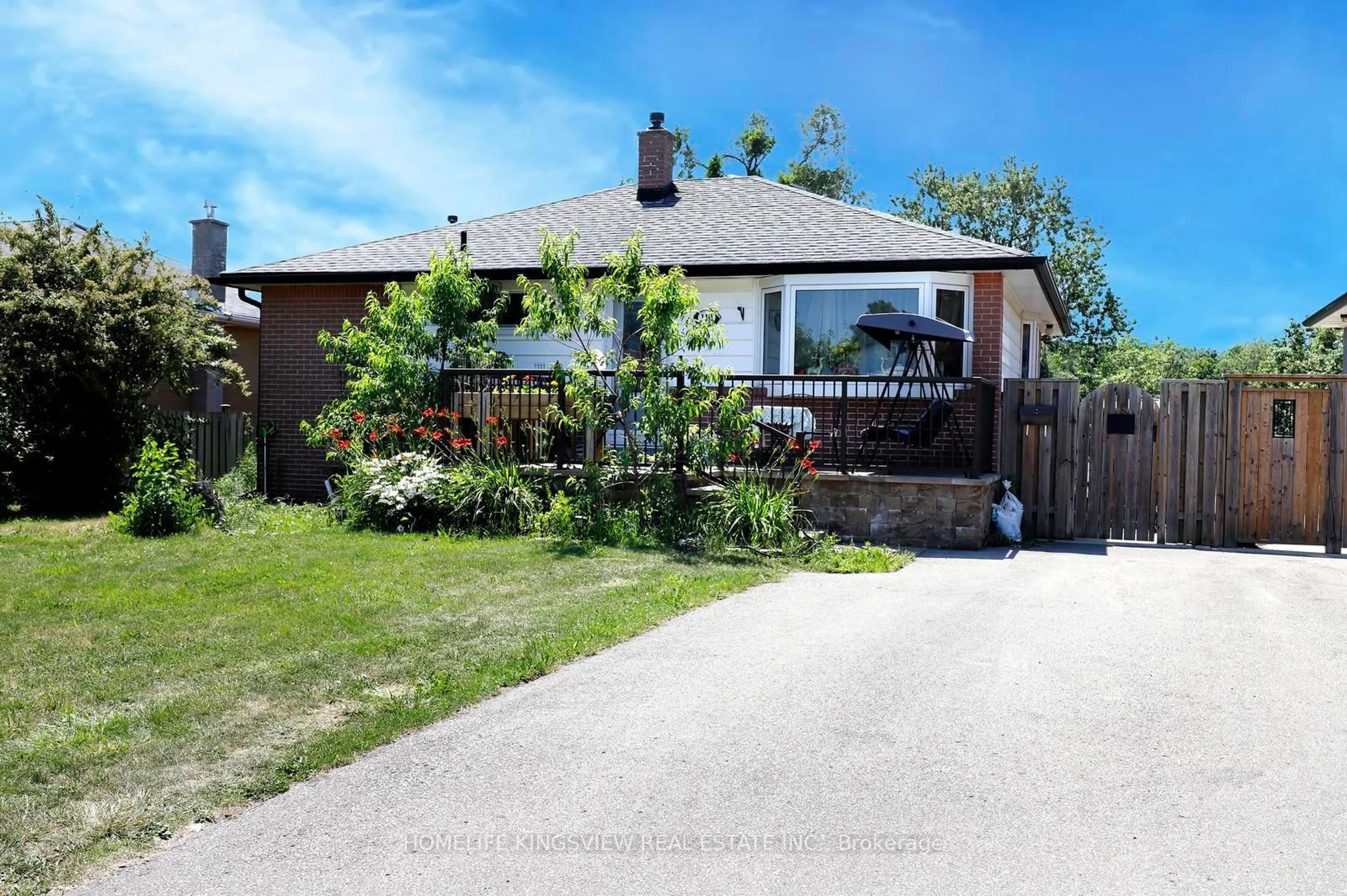 A pic from outside/outdoor area/front of a property/back of a property/a pic from drone, street for 110 Longfield Rd, Halton Hills Ontario L7J 2K4