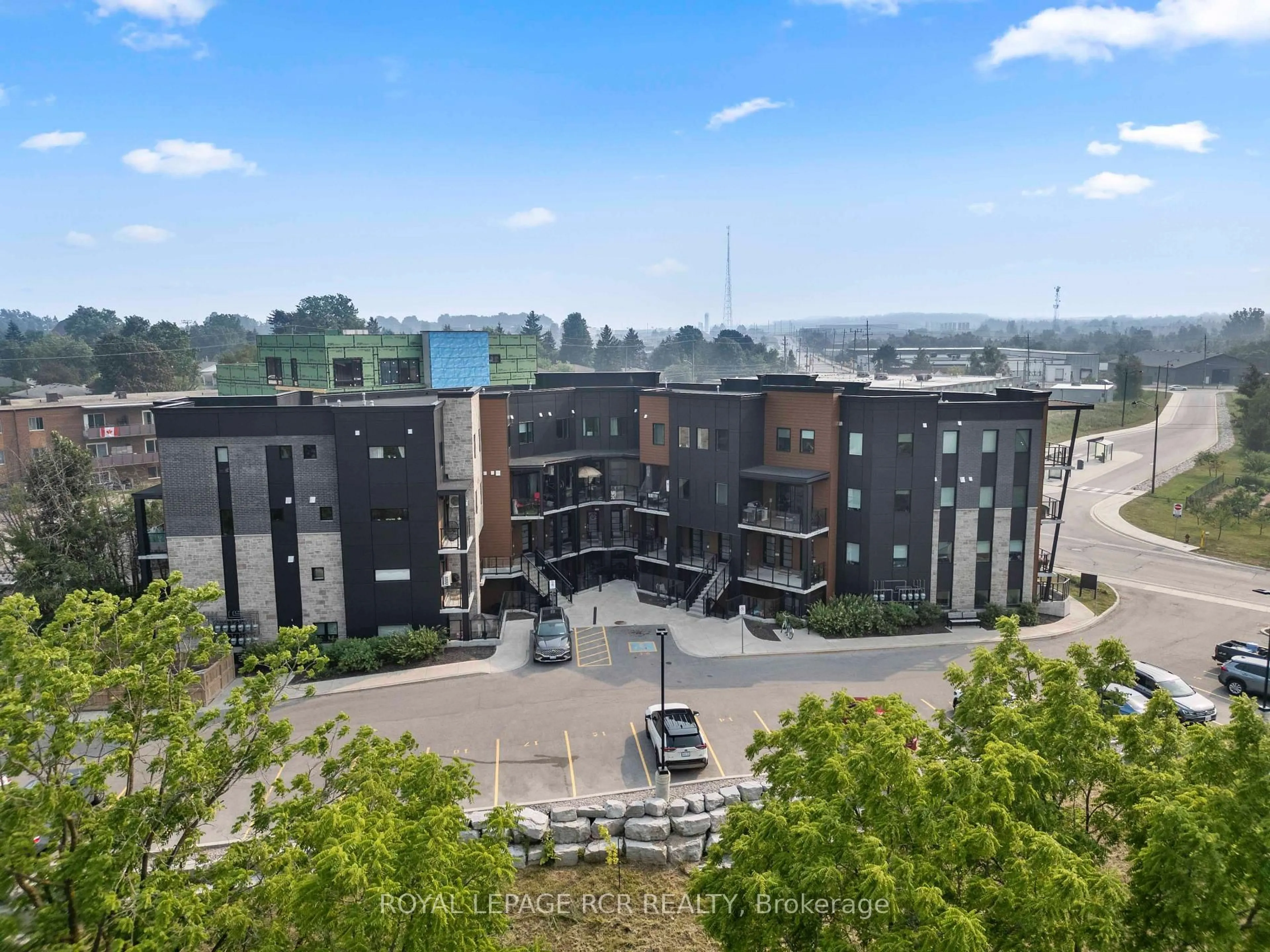 A pic from outside/outdoor area/front of a property/back of a property/a pic from drone, city buildings view from balcony for 17 Centre St #102, Orangeville Ontario L9W 7S6