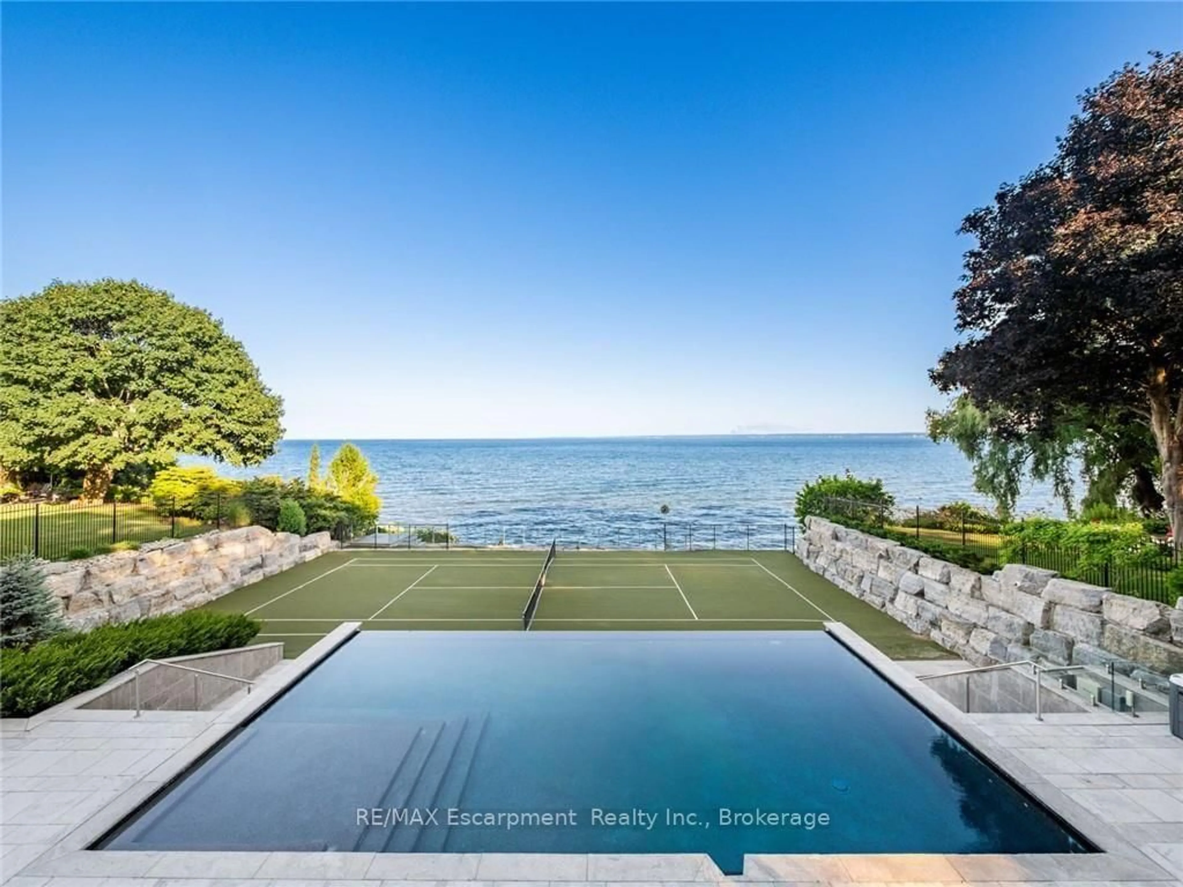 Pool for 140 Secord Lane, Burlington Ontario L7L 2H7