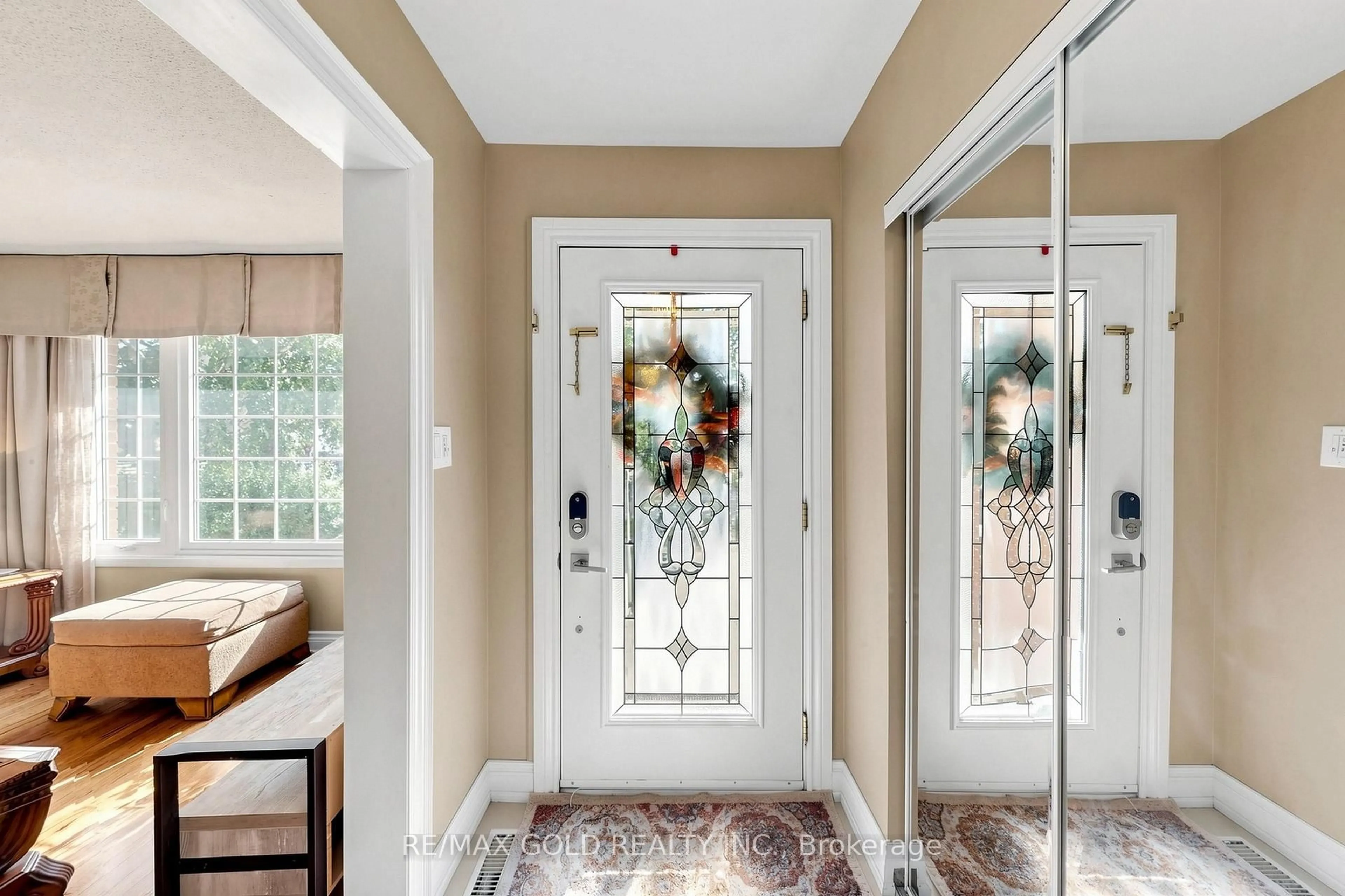 Indoor entryway for 76 Charters Rd, Brampton Ontario L6V 2S5