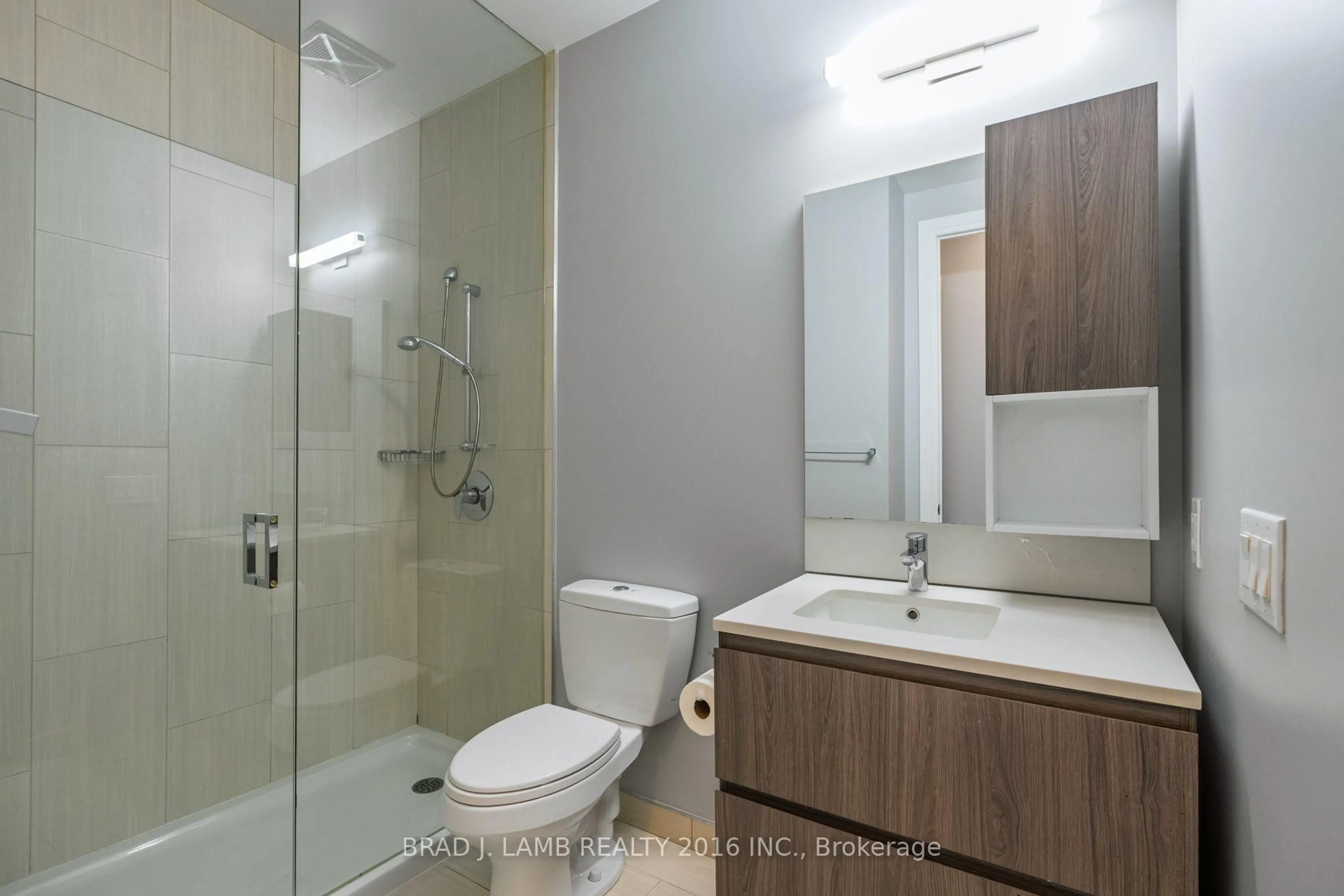 Standard bathroom, unknown for 36 Park Lawn Rd ##4403, Toronto Ontario M8V 0E5