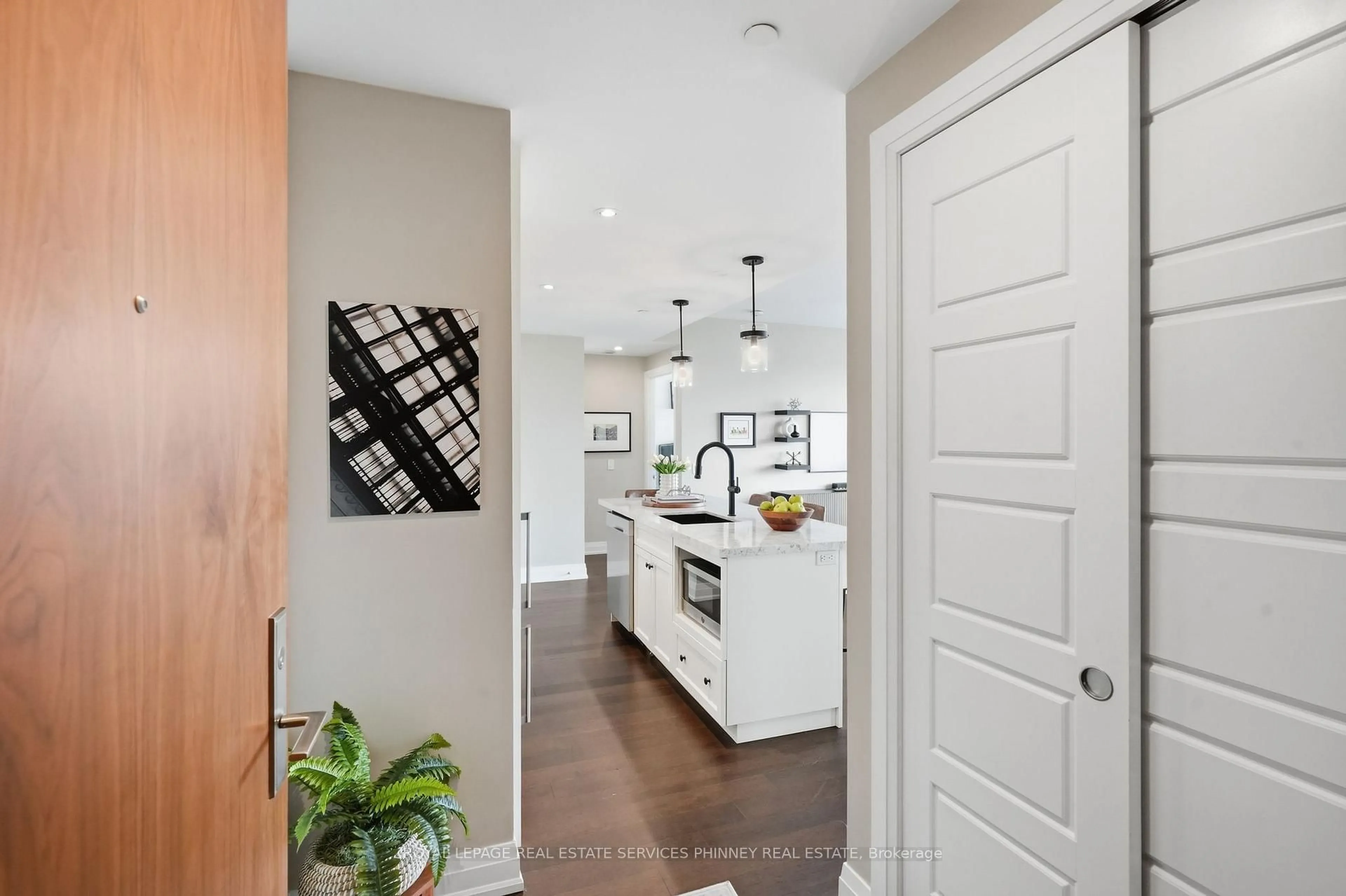 Indoor entryway for 2025 Maria St #1101, Burlington Ontario L7R 0E9