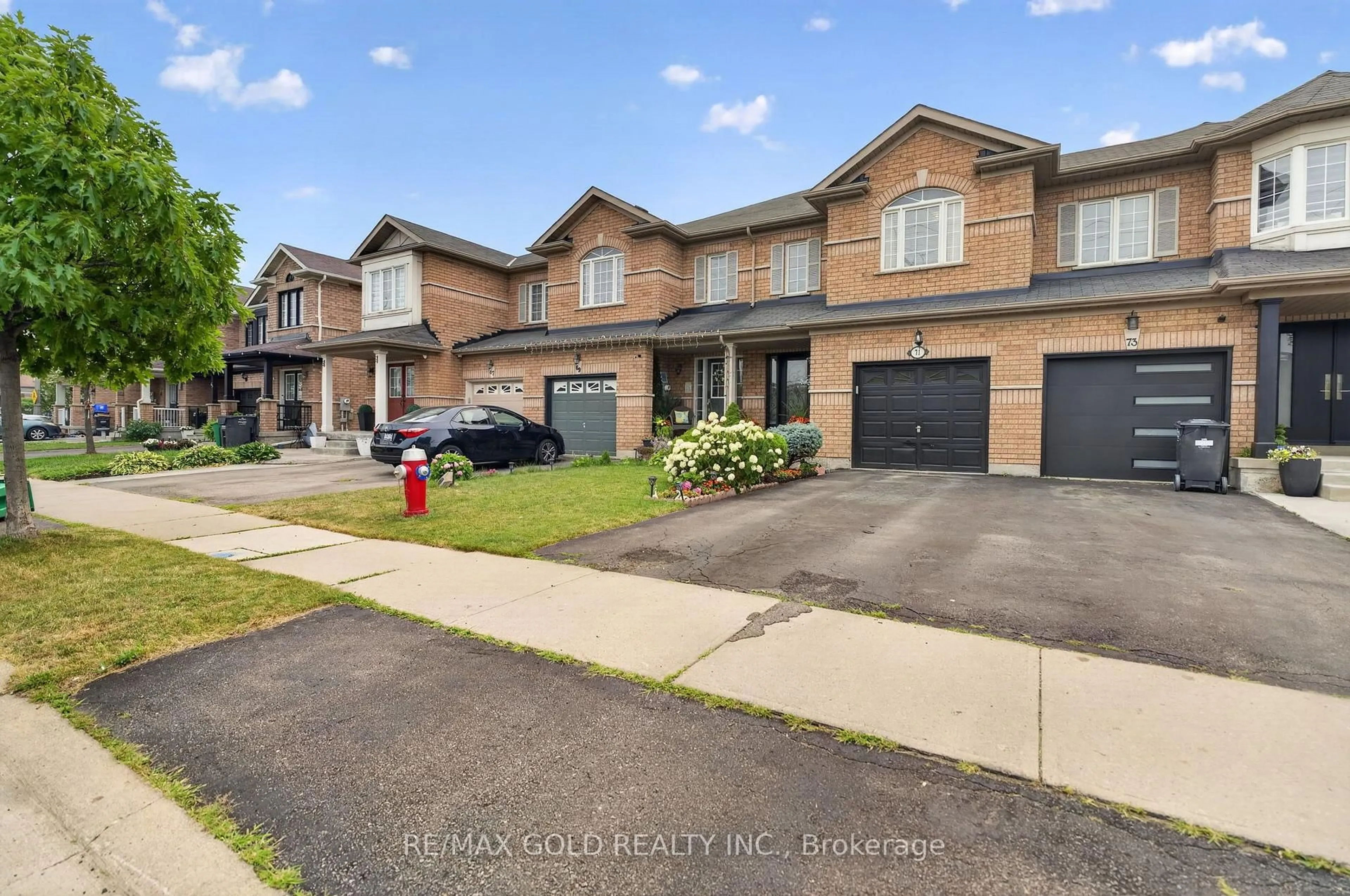 A pic from outside/outdoor area/front of a property/back of a property/a pic from drone, street for 71 Spicebush Terr, Brampton Ontario L6X 0J5