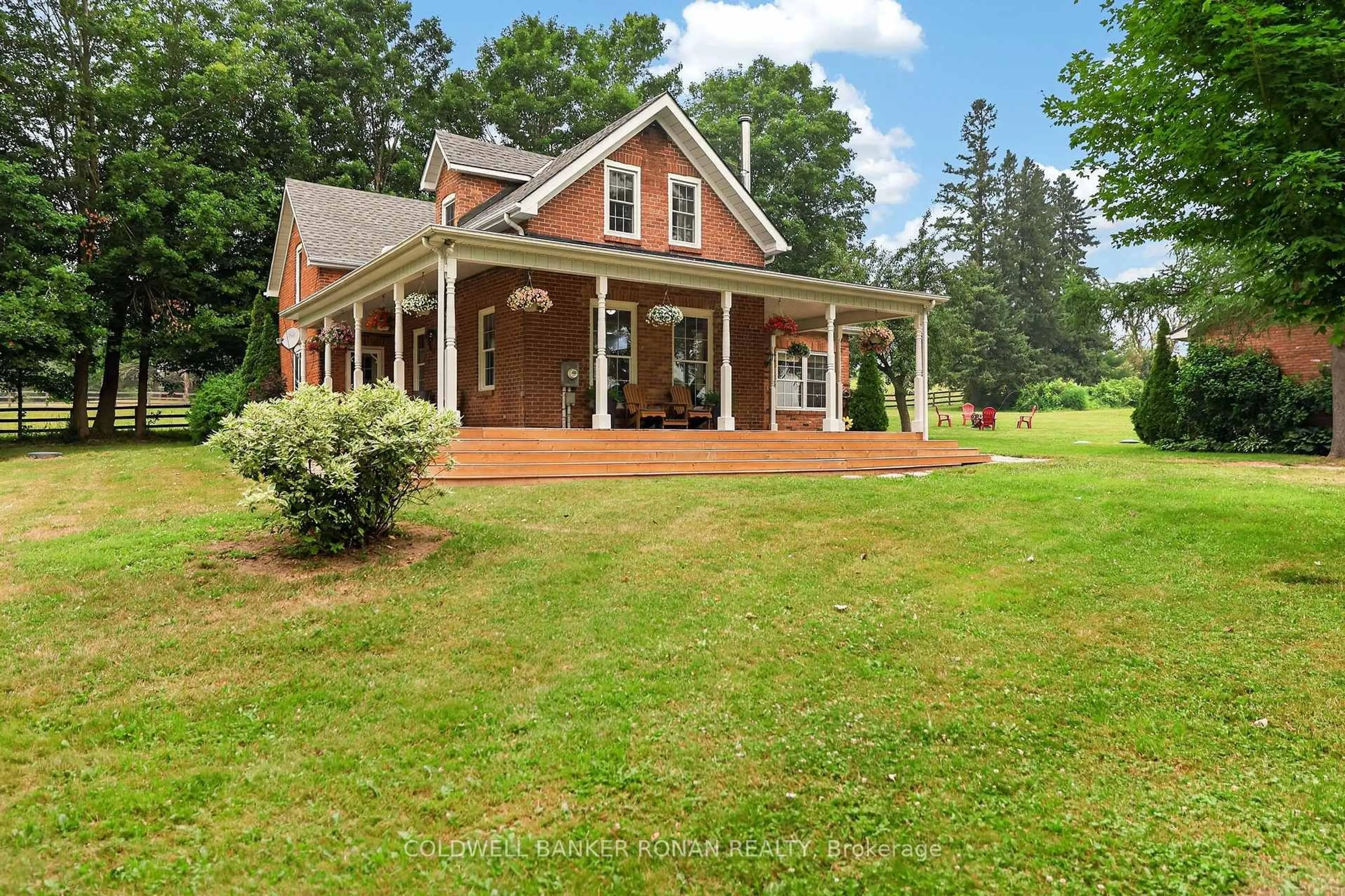 Home with brick exterior material, unknown for 20855 Shaws Creek Rd, Caledon Ontario L7K 1L7