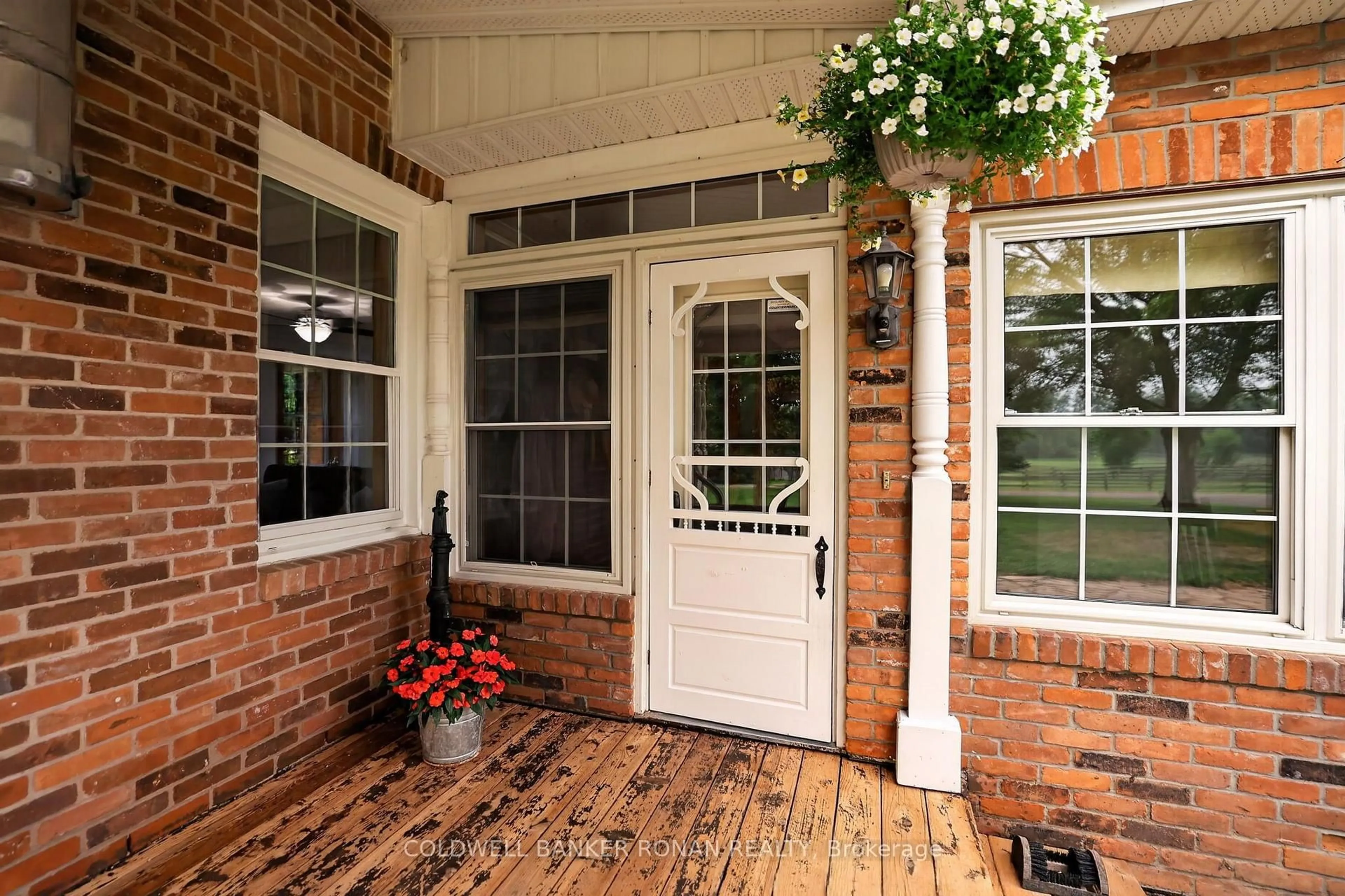Indoor entryway for 20855 Shaws Creek Rd, Caledon Ontario L7K 1L7
