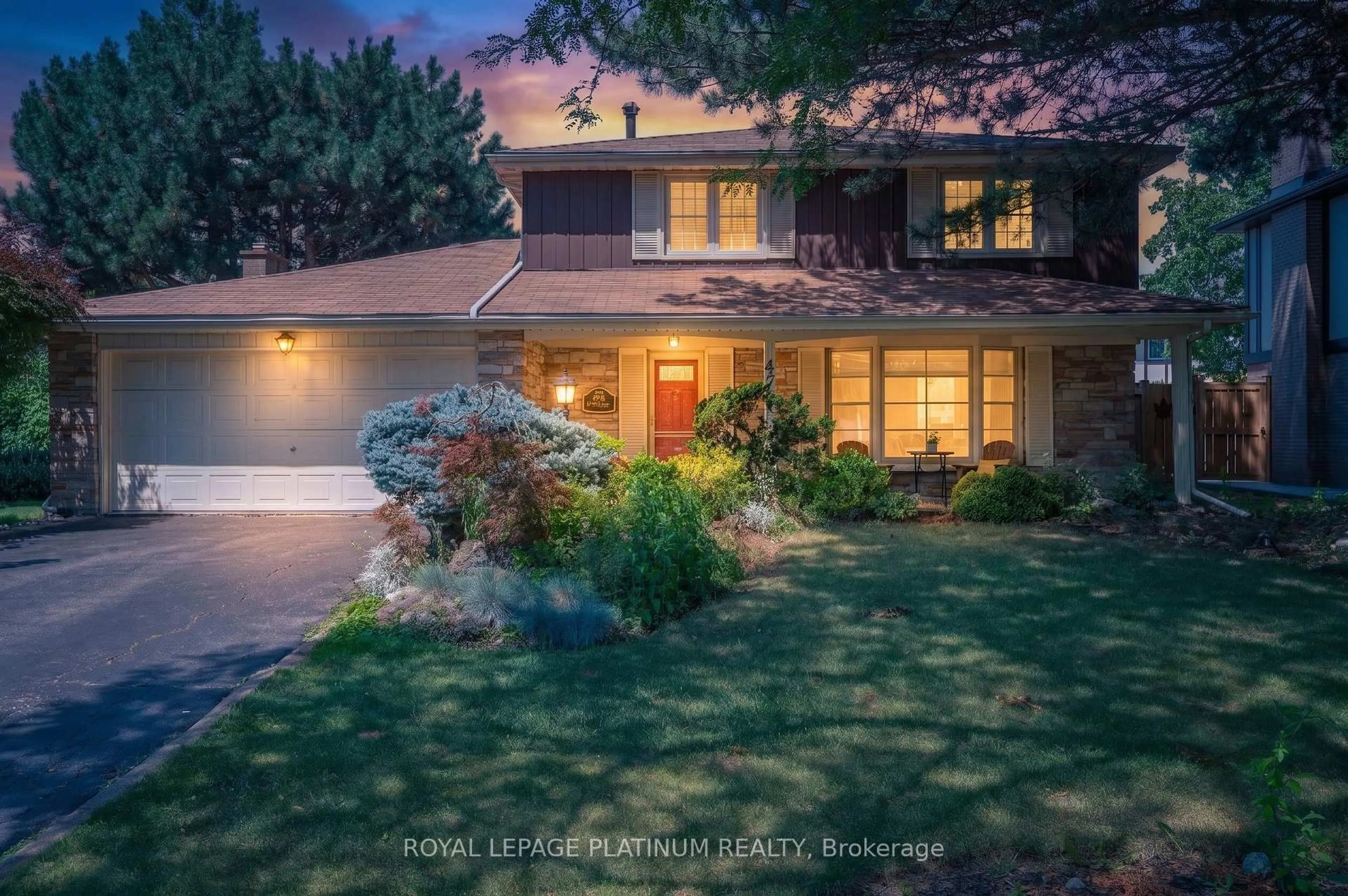 A pic from outside/outdoor area/front of a property/back of a property/a pic from drone, street for 47 PARKVIEW Pl, Brampton Ontario L6W 2G2