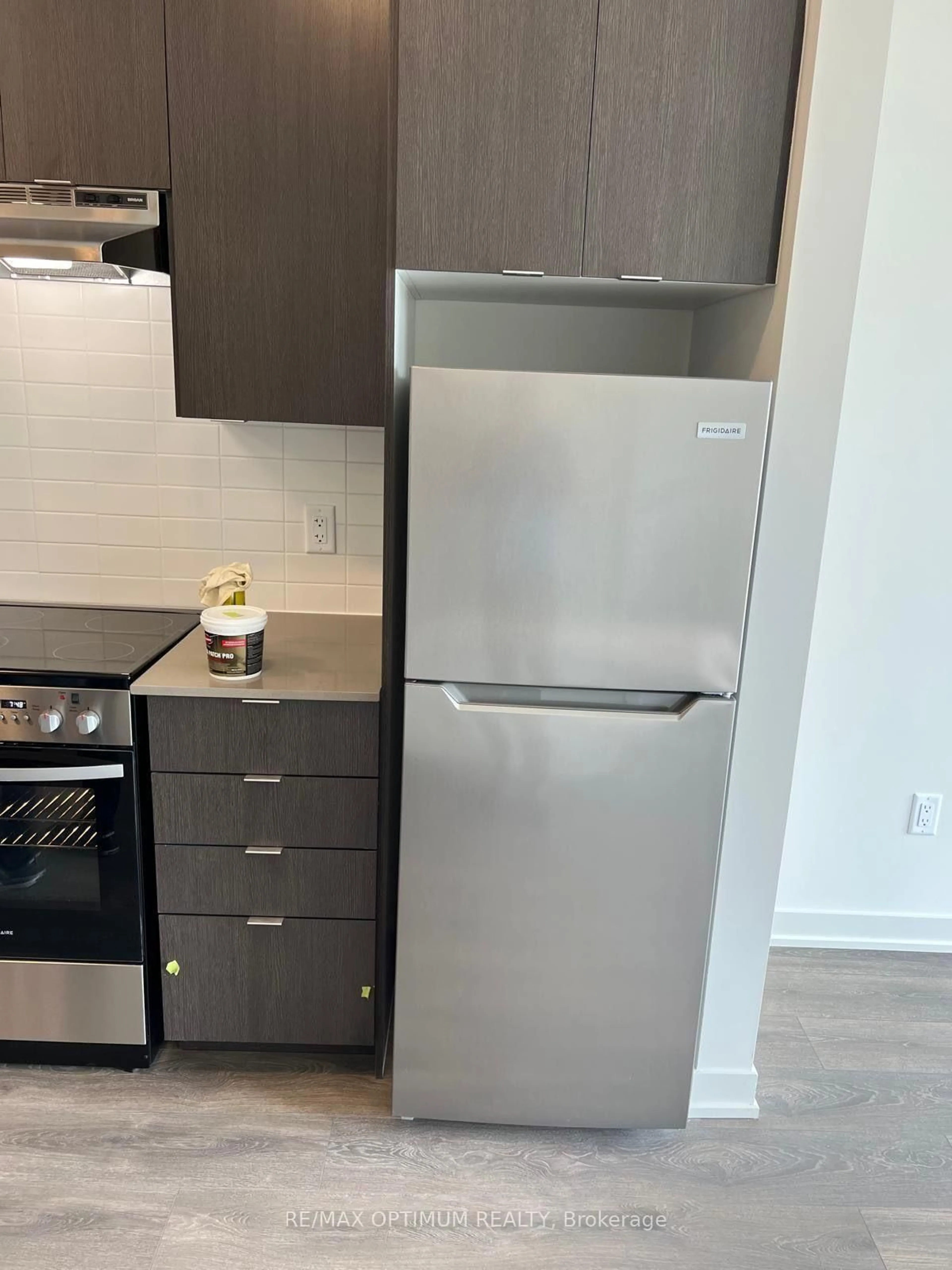Standard kitchen, unknown for 58 Sky Harbour Dr #108, Brampton Ontario L6Y 6J1