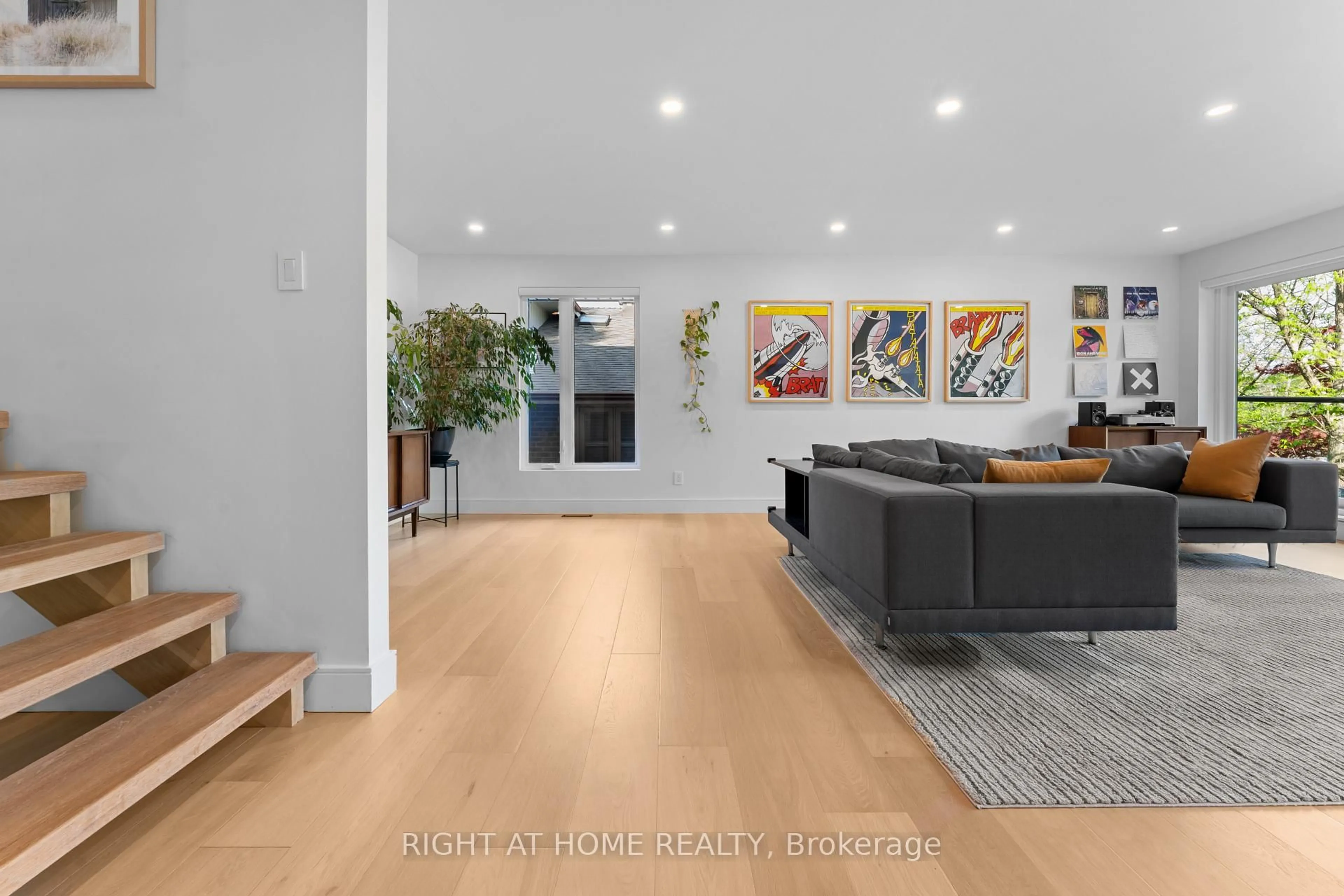 Unknown for 10 Wingrove Hill, Toronto Ontario M9B 2C6