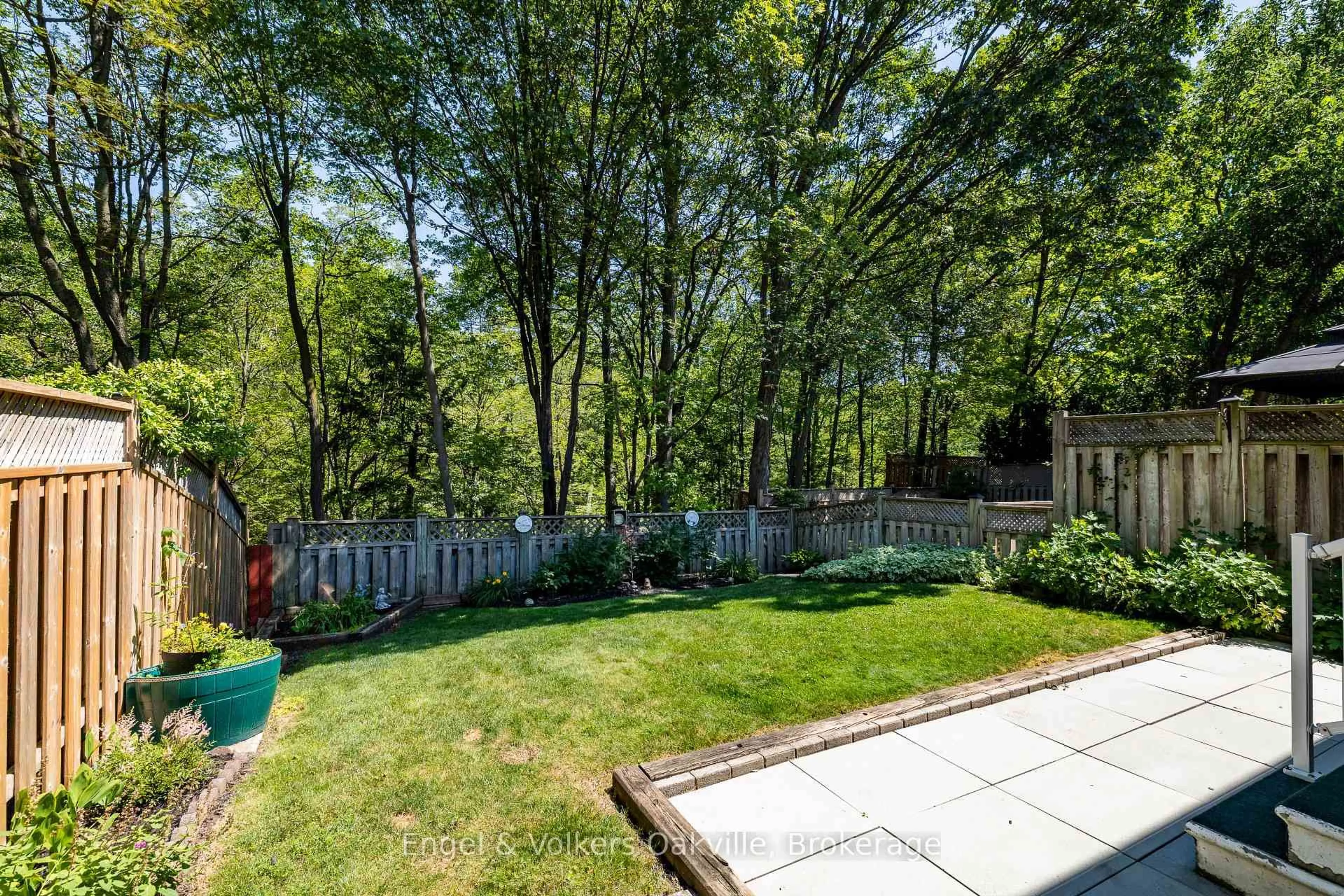 Patio, forest/trees view for 1329 White Oaks Blvd, Oakville Ontario L6H 2N7