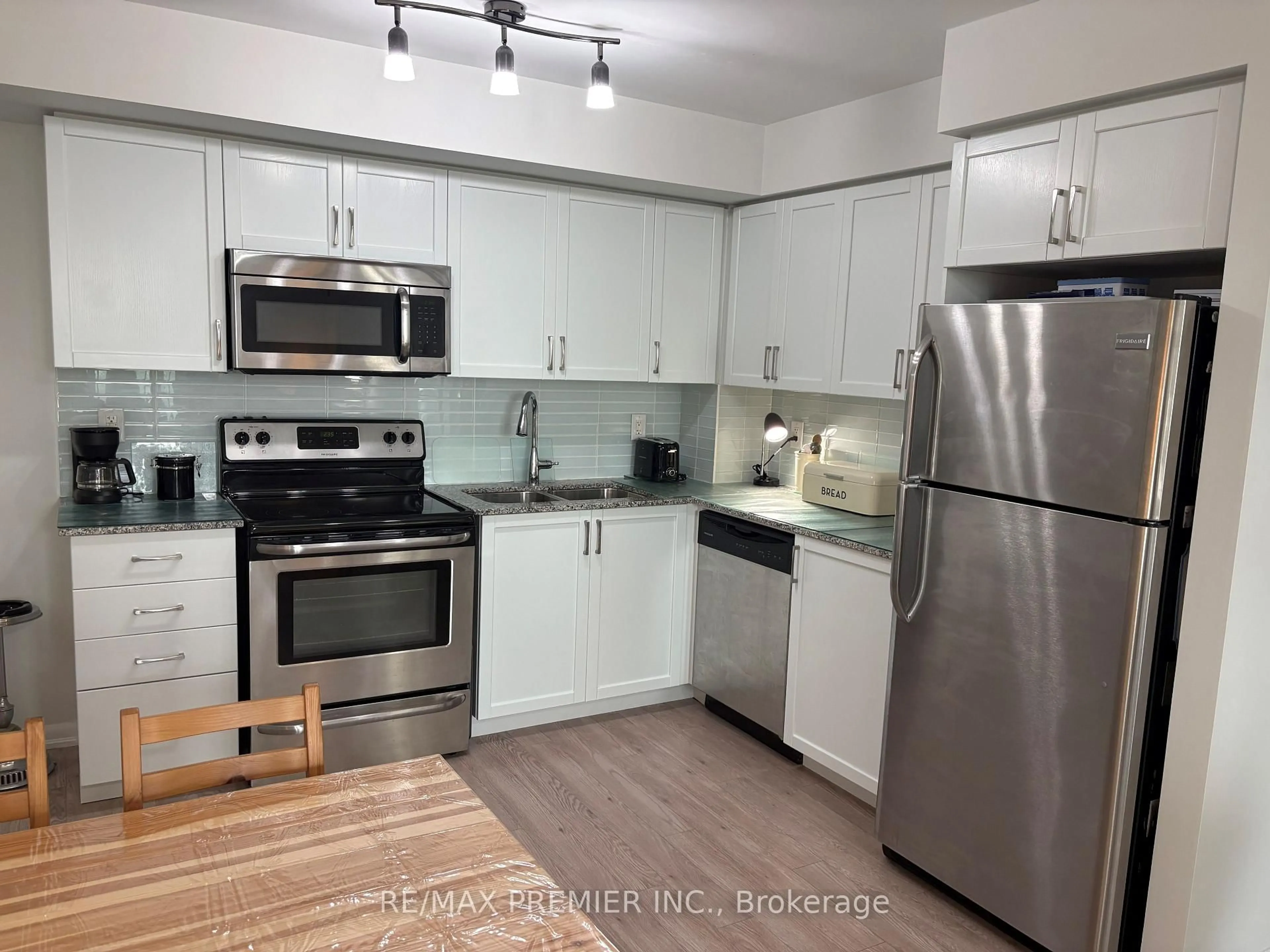 Standard kitchen, unknown for 800 Lawrence Ave #406, Toronto Ontario M6A 0B1
