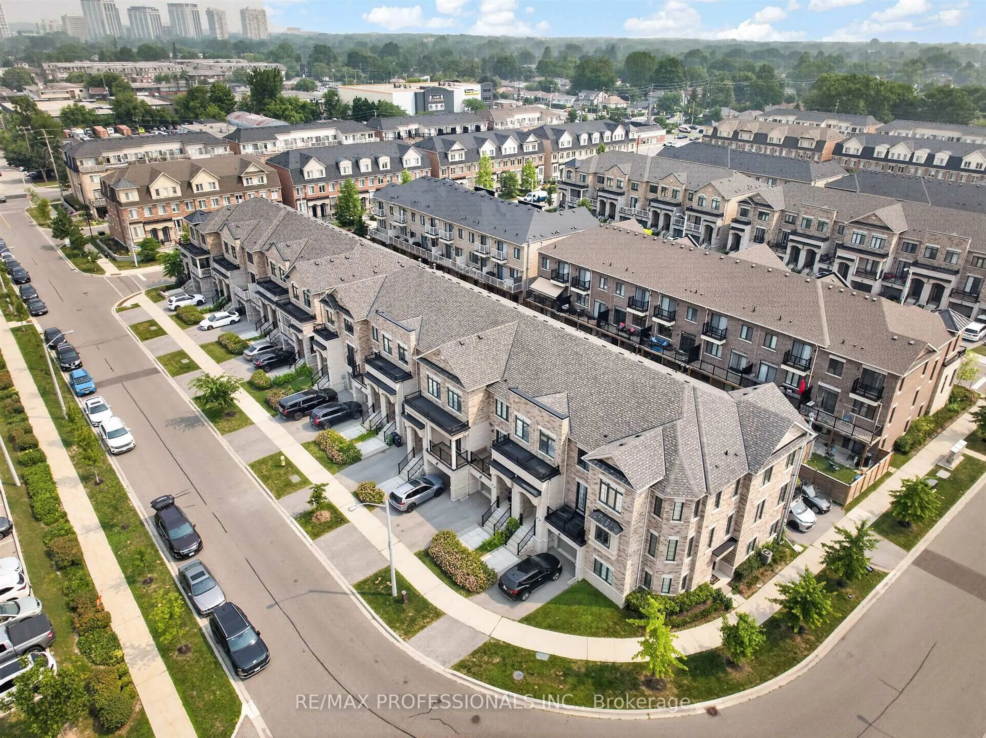 A pic from outside/outdoor area/front of a property/back of a property/a pic from drone, unknown for 122 Thomas Fisher Dr, Toronto Ontario M8Z 0E4